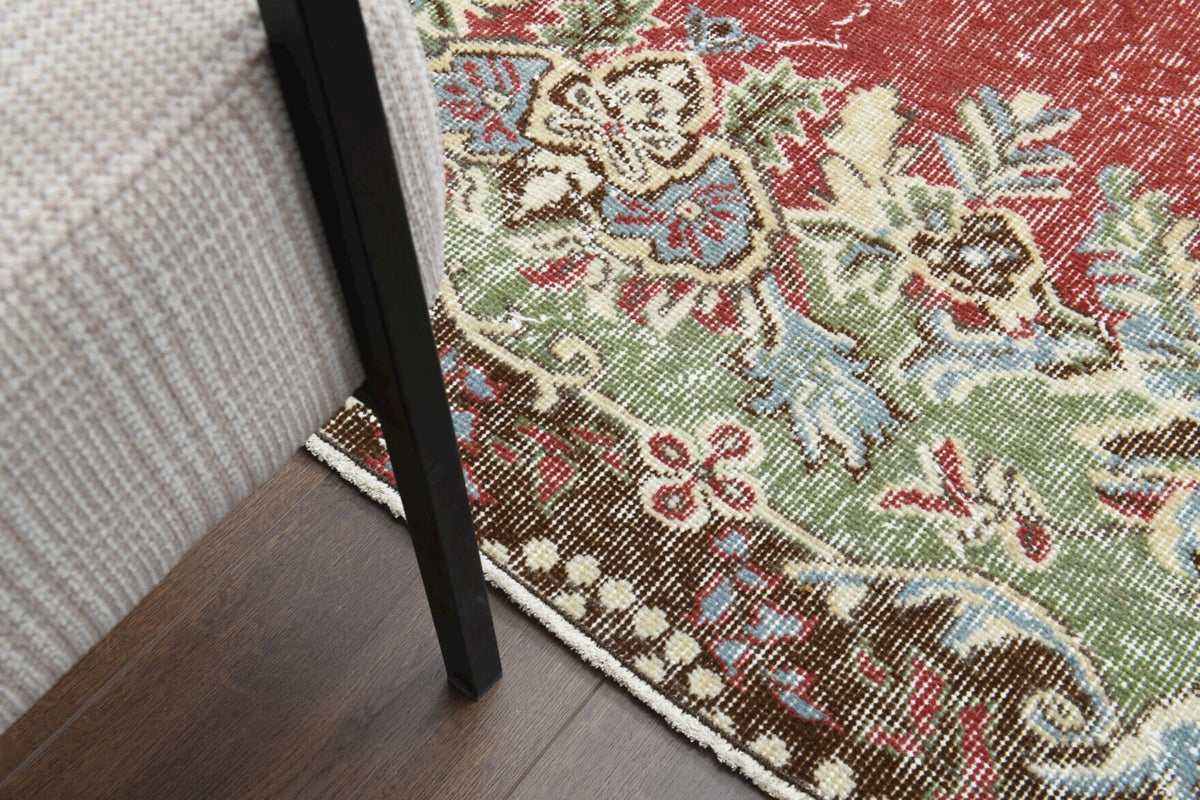 Authentic Anatolian vintage area rug (1970s) with oriental design – one-of-a-kind at Fame Rugs