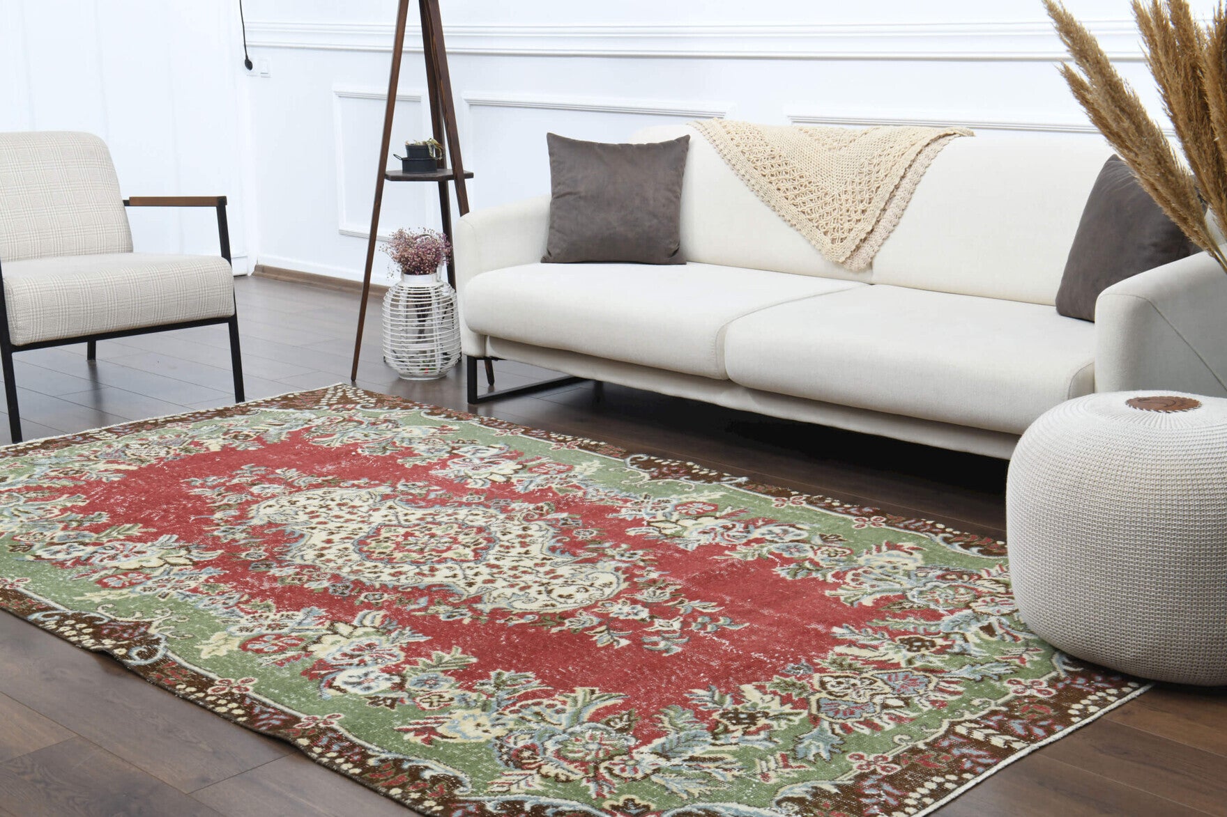 Ecekusa – vintage oriental rug for living room or bedroom, 5'5" x 9'5" (164x287 cm)