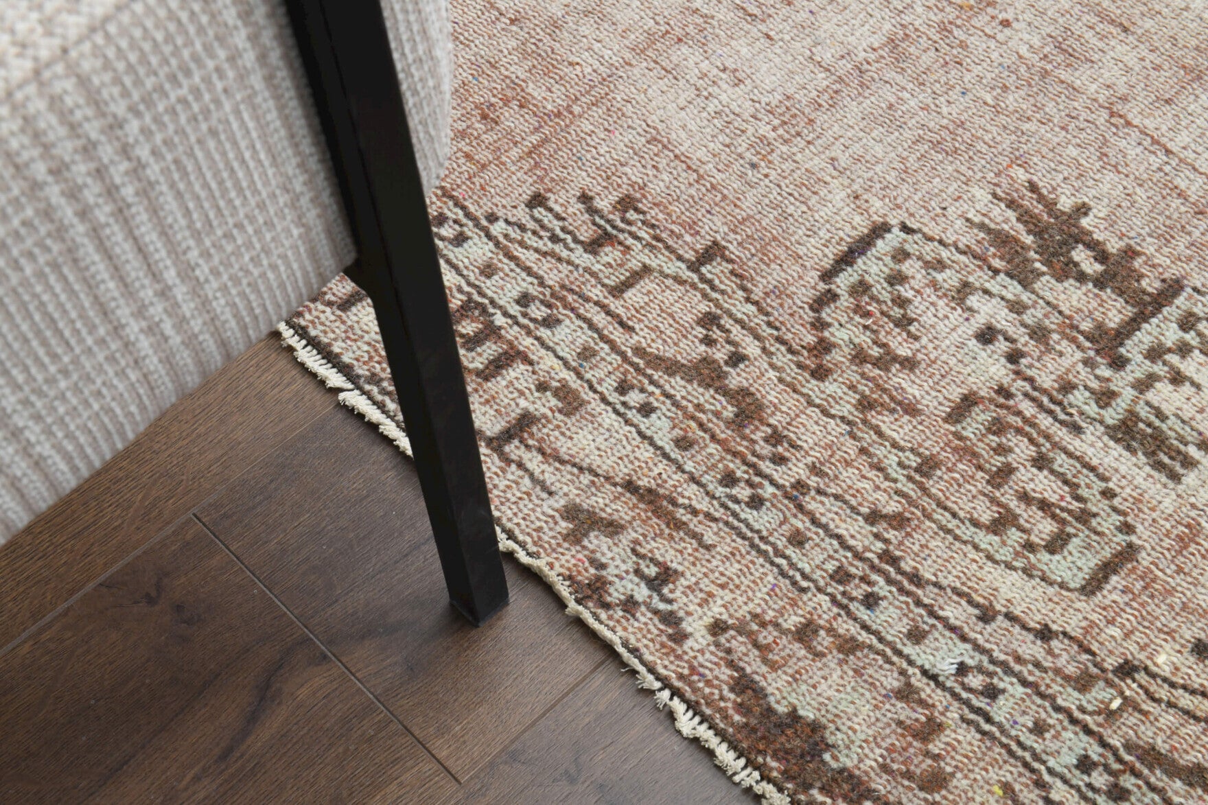 Authentic Anatolian vintage area rug (1970s) with medallion design – one-of-a-kind at Fame Rugs