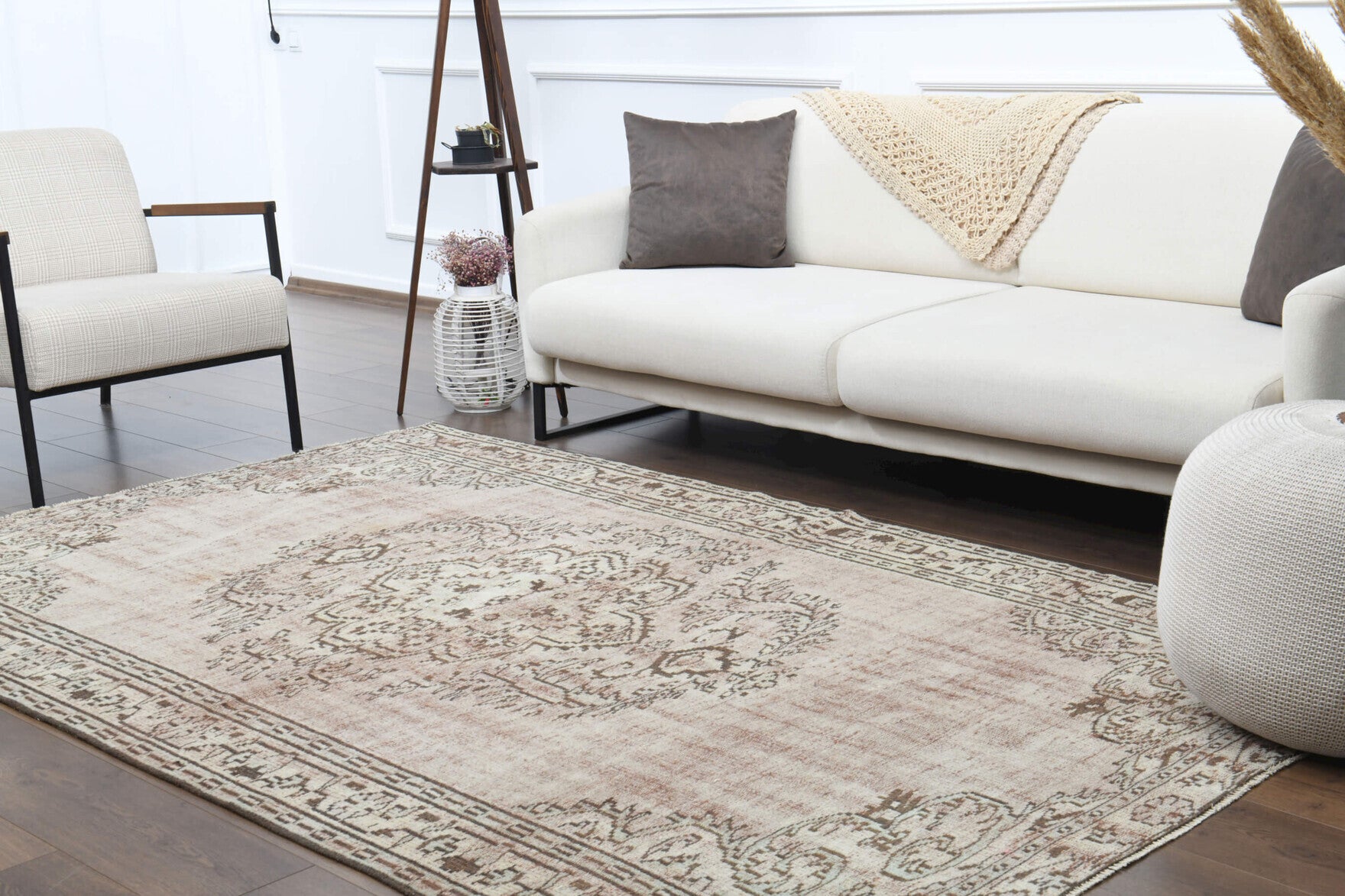Hand-crafted Anatolian vintage rug Ebrunisin in wool, 1970s