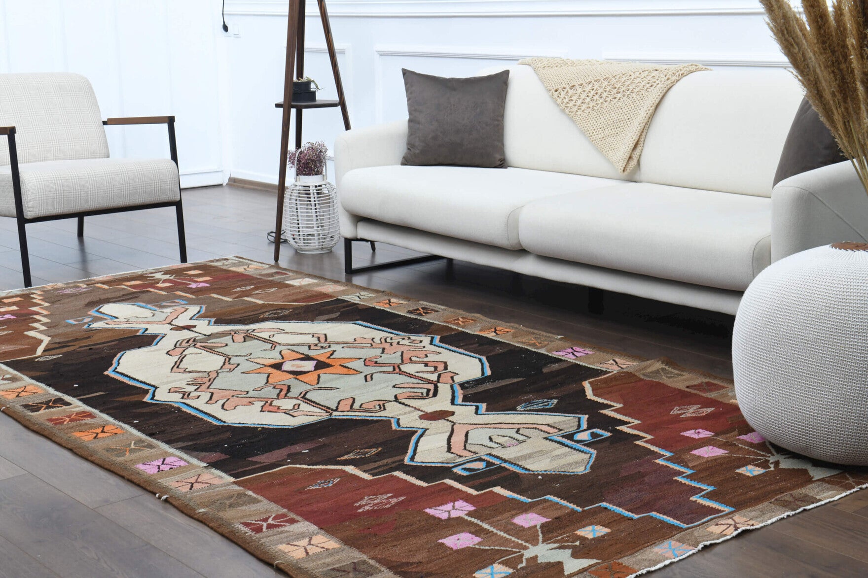 Hand-crafted Anatolian vintage kilim Dilrubanaz in wool, 1970s