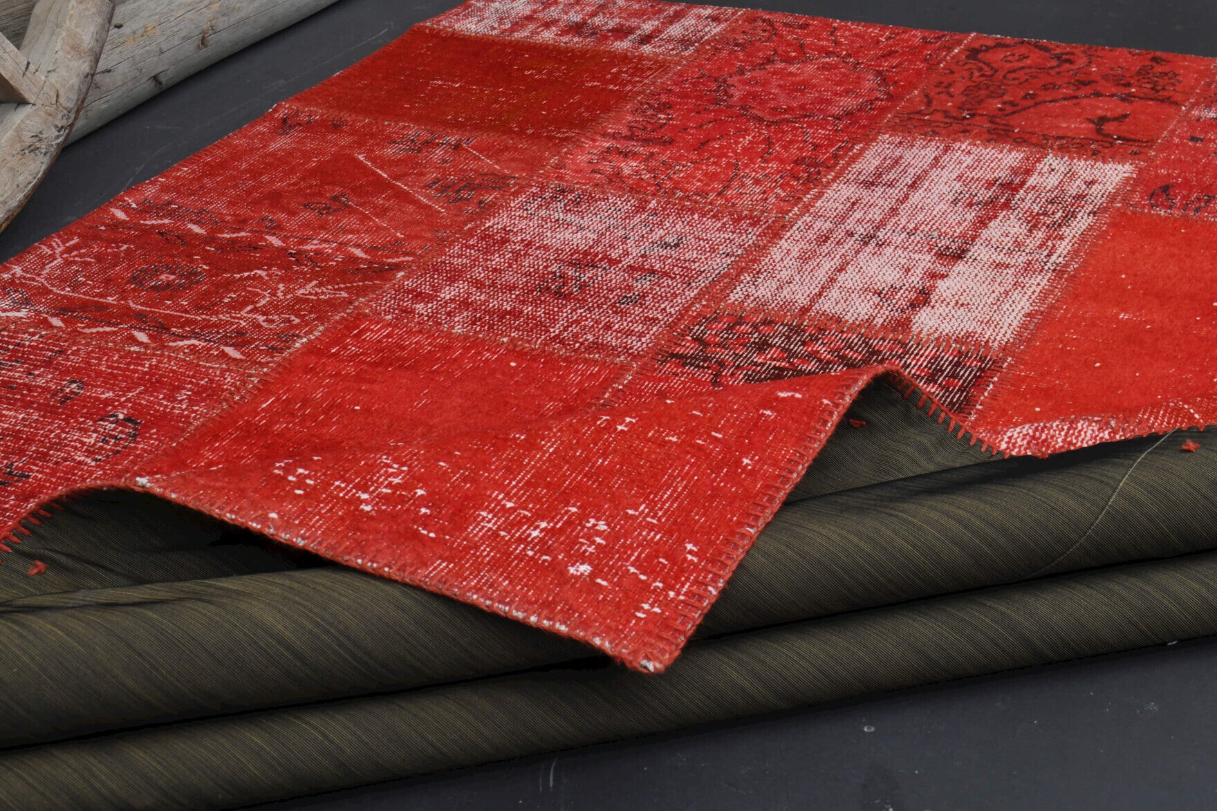 Bestefsan – vintage solid rug for living room or bedroom, 5'8" x 8' (172x243 cm)