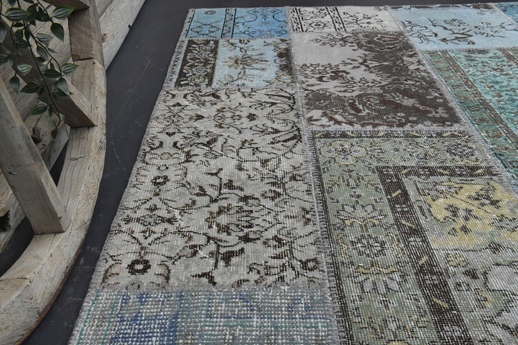 Berraknaz – vintage oriental rug for living room or bedroom, 6'8" x 10'2" (202x310 cm)