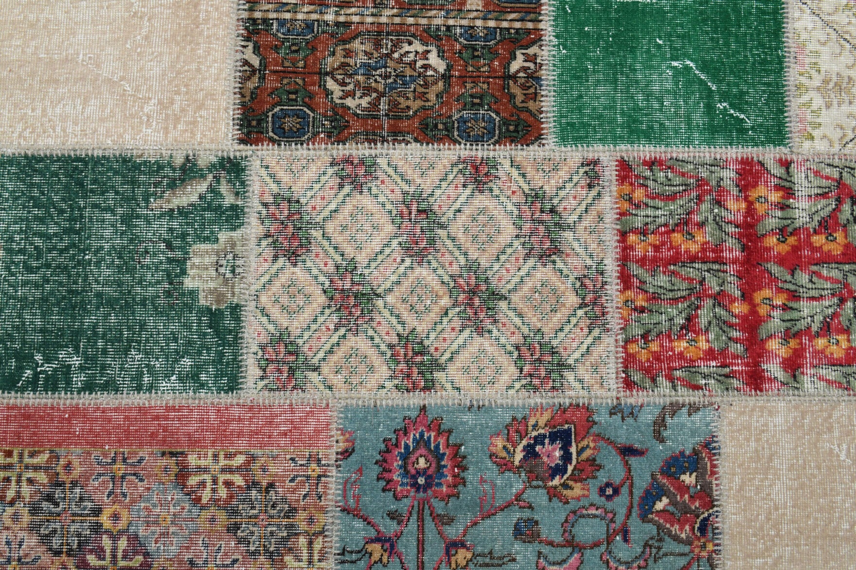 200x299 cm vintage patchwork Anatolian area rug – Bahrisev, low pile, wool
