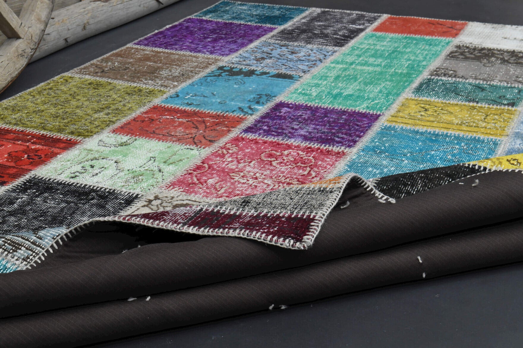 Handmade Vintage Large Area Rug in wool – 1960s piece from Anatolia, Turkey | Fame Rugs