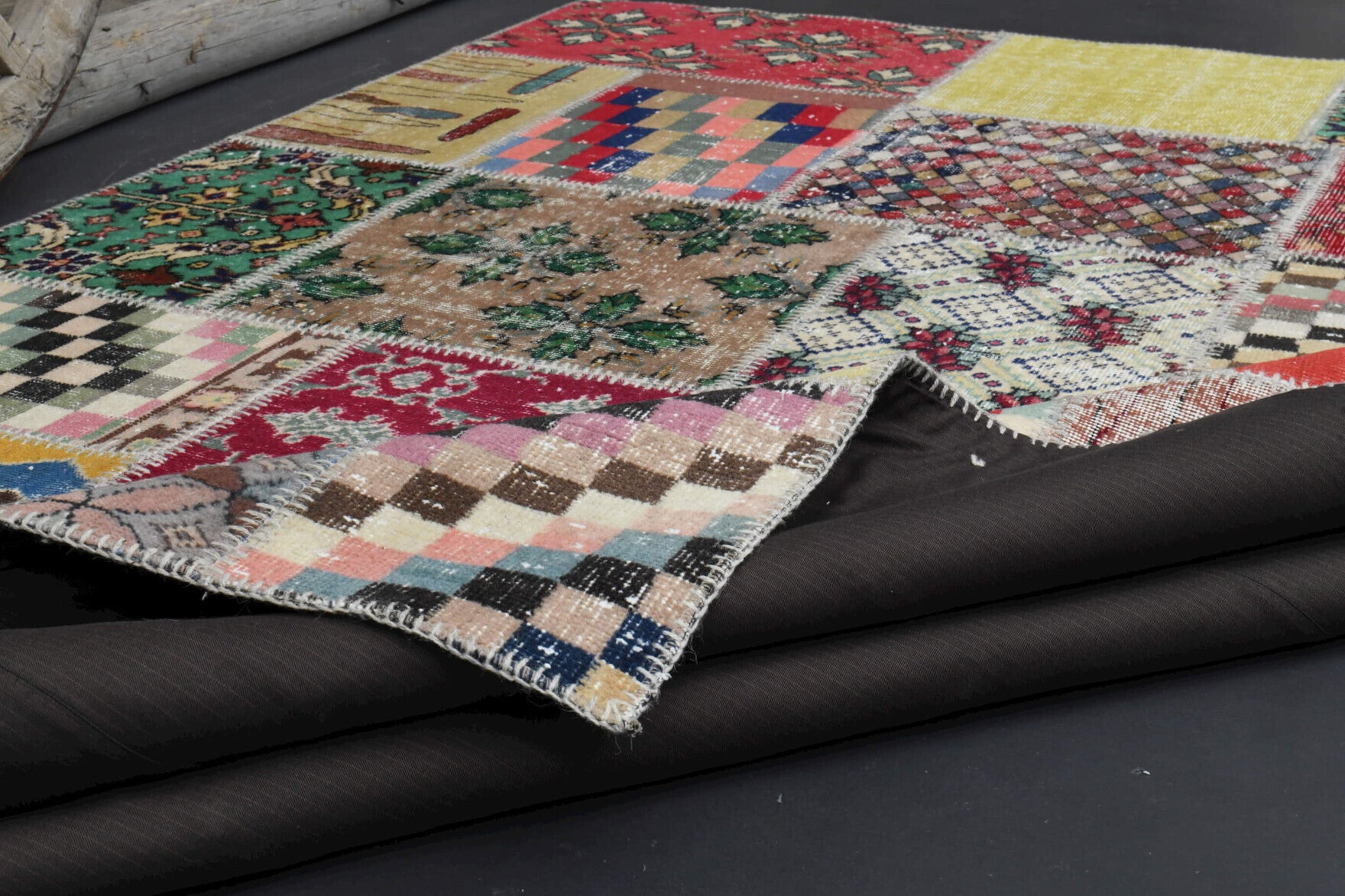 Handmade Vintage Patchwork Rug in wool – 1960s piece from Anatolia, Turkey | Fame Rugs