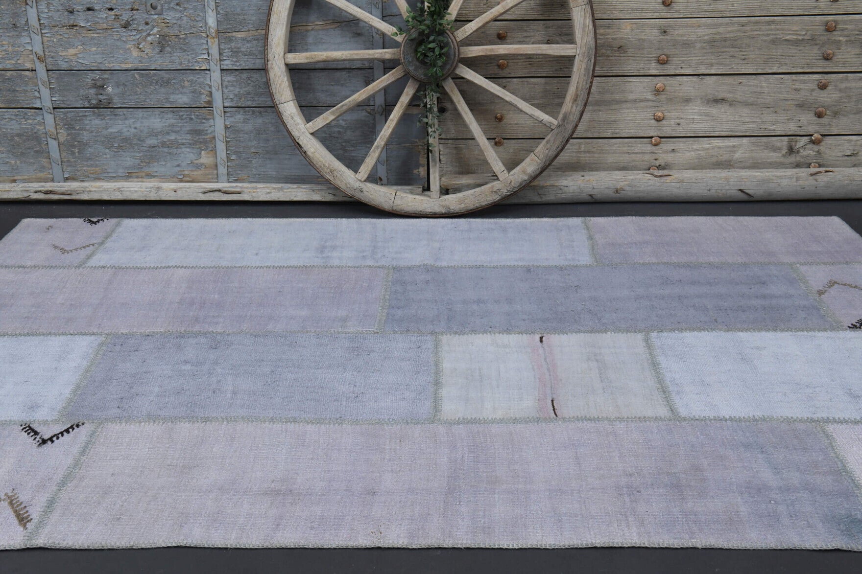 Astrakleia kilim: 1960s handwoven flatweave Anatolian kilim with oriental motifs