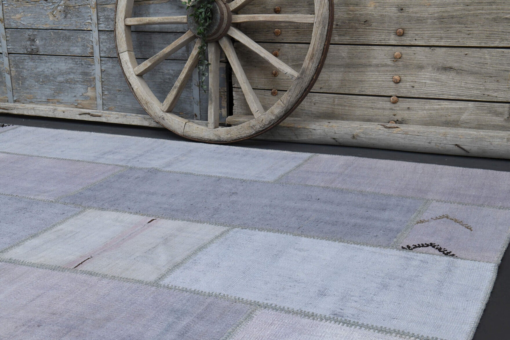 Authentic Anatolian vintage kilim rug (1960s) with oriental design – one-of-a-kind at Fame Rugs