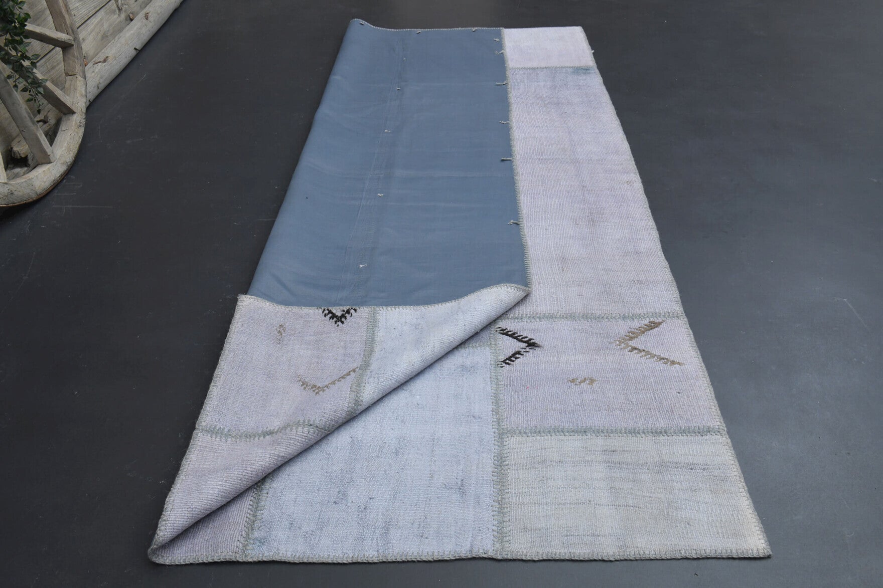 Ice Color- Patchwork Vintage Area Rug in wool – 1960s piece from Anatolia, Turkey | Fame Rugs