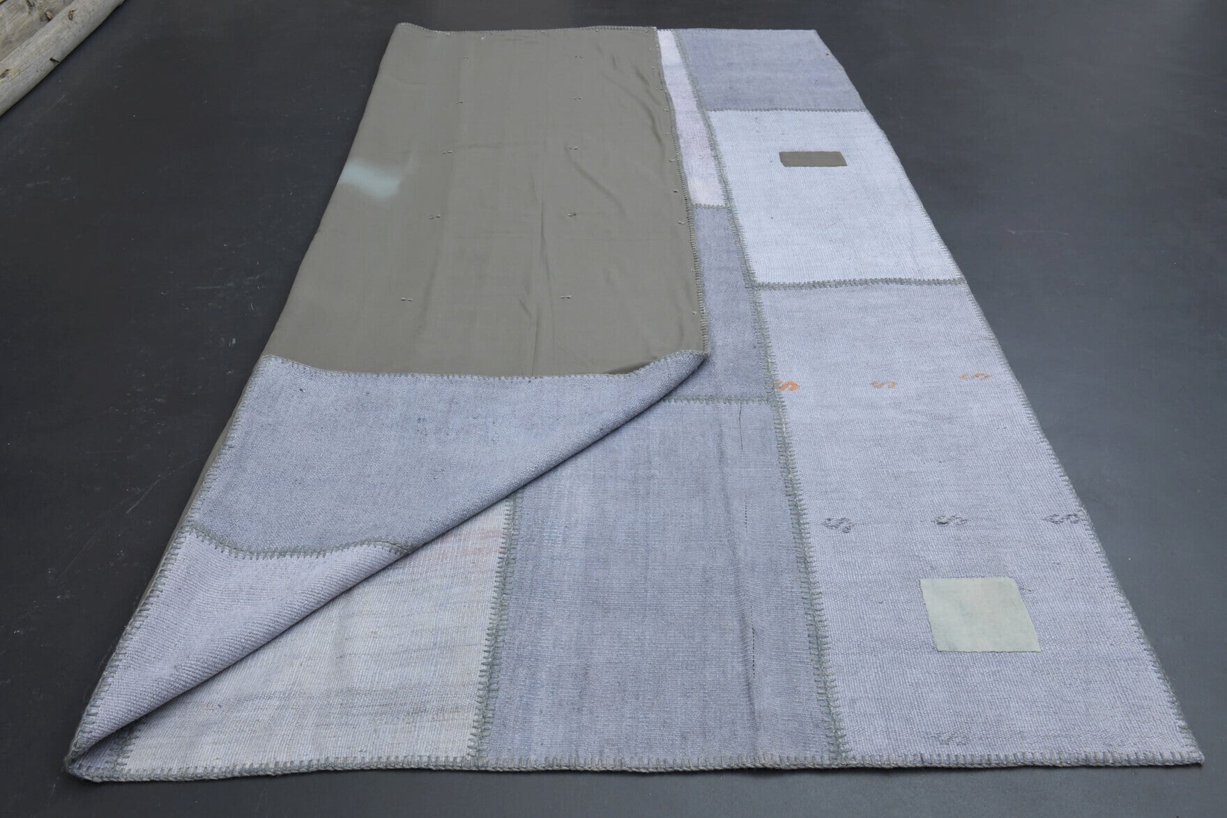 Hand-crafted Anatolian vintage kilim Asteromorphe in wool, 1960s