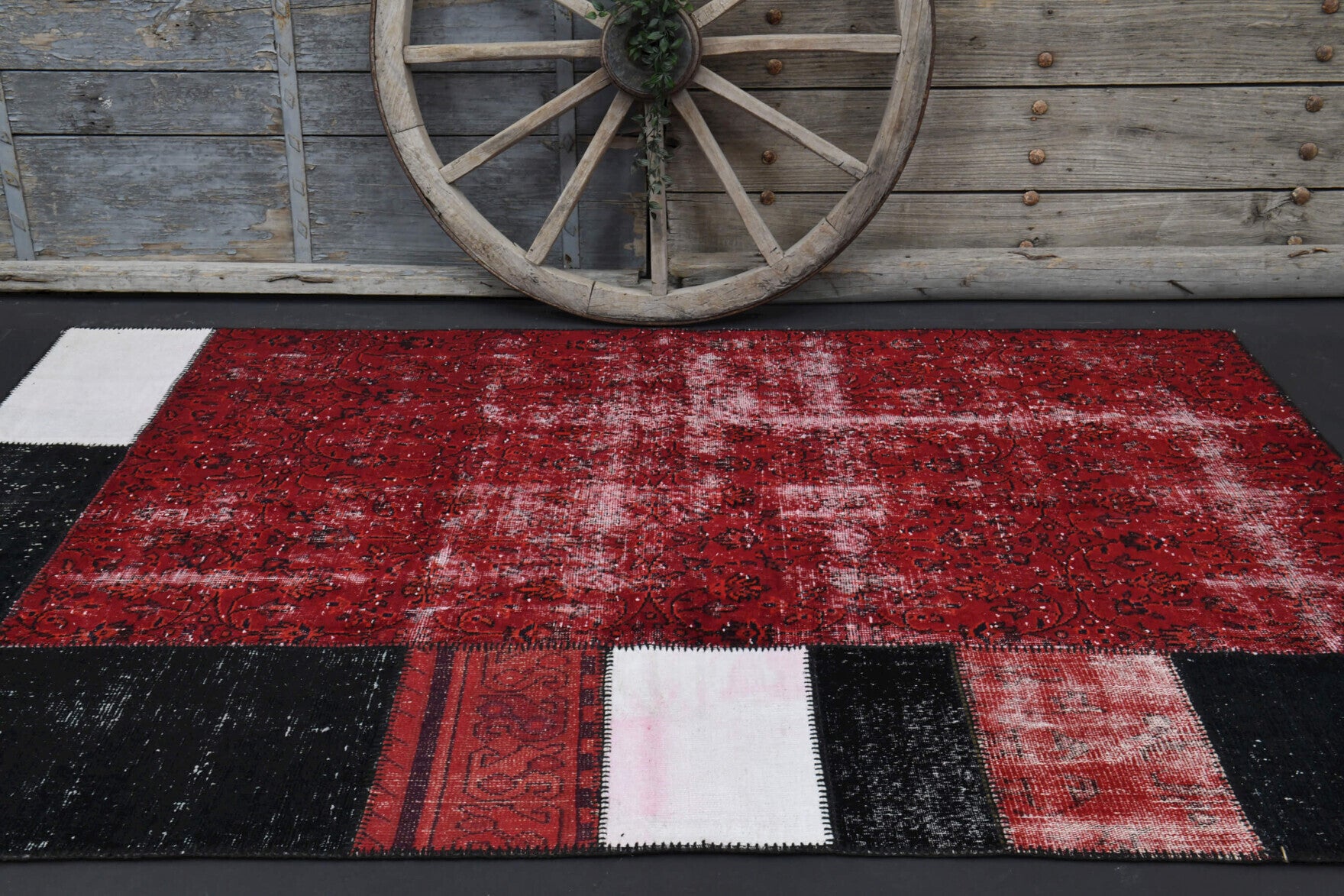 Arjin rug: 1970s handmade Anatolian rug with oriental motifs and fabric backing