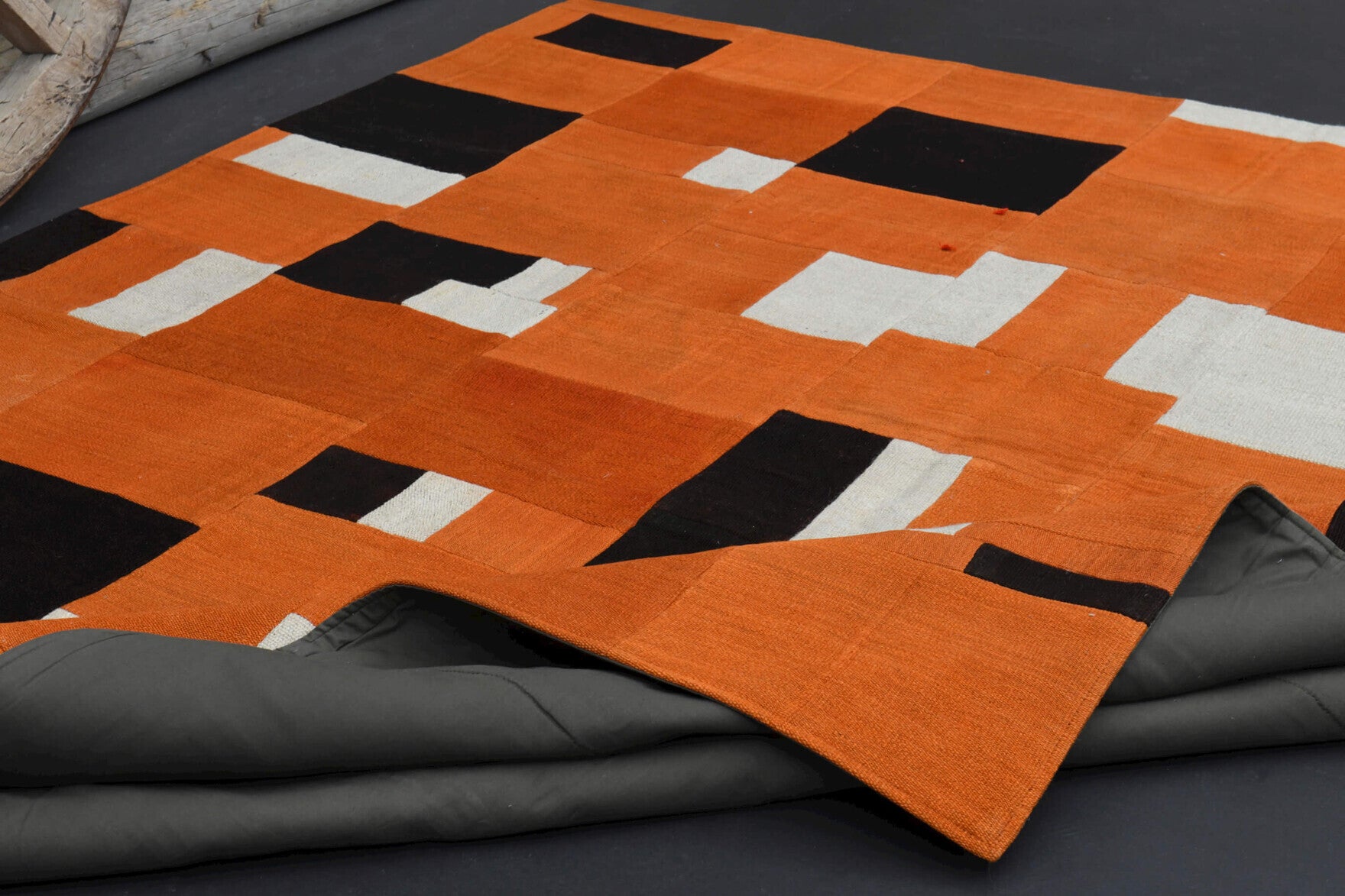 Hand-crafted Anatolian vintage kilim Aristorhoe in wool, 1960s