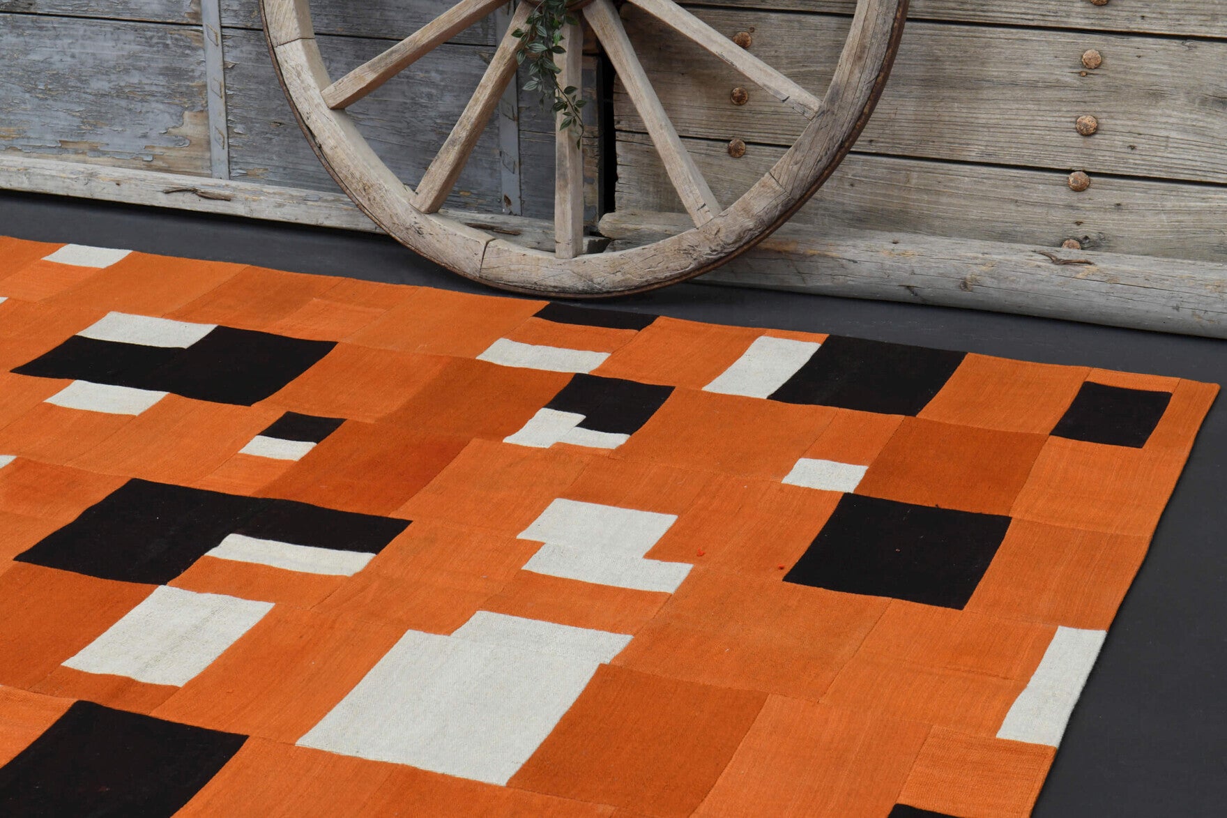 Handmade Vintage Area Kilim Rug in wool – 1960s piece from Anatolia, Turkey | Fame Rugs