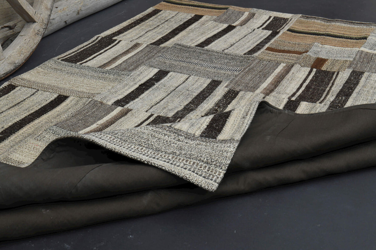 Hand-crafted Anatolian vintage kilim Argyrothea in wool, 1960s