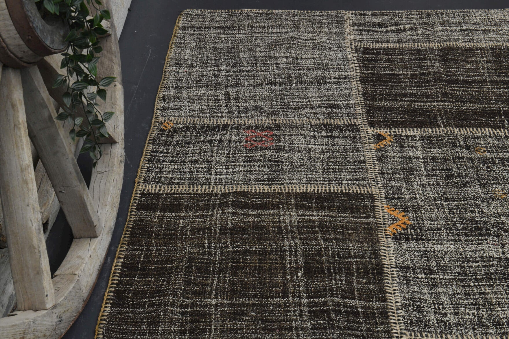 Handwoven flatweave wool kilim from Anatolia, Turkey – Handmade Vintage Area Rug 5'8" x 8'