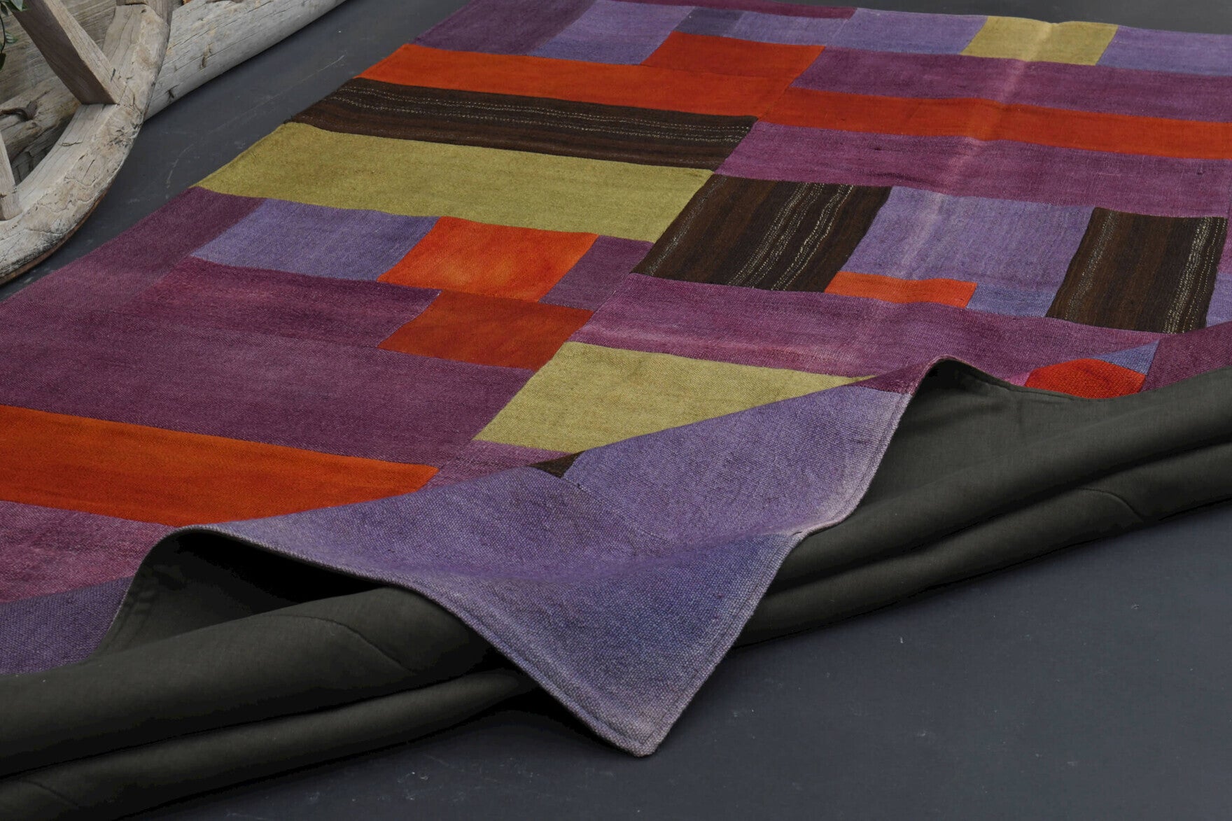 Hand-crafted Anatolian vintage kilim Aretemira Violet in wool, 1960s