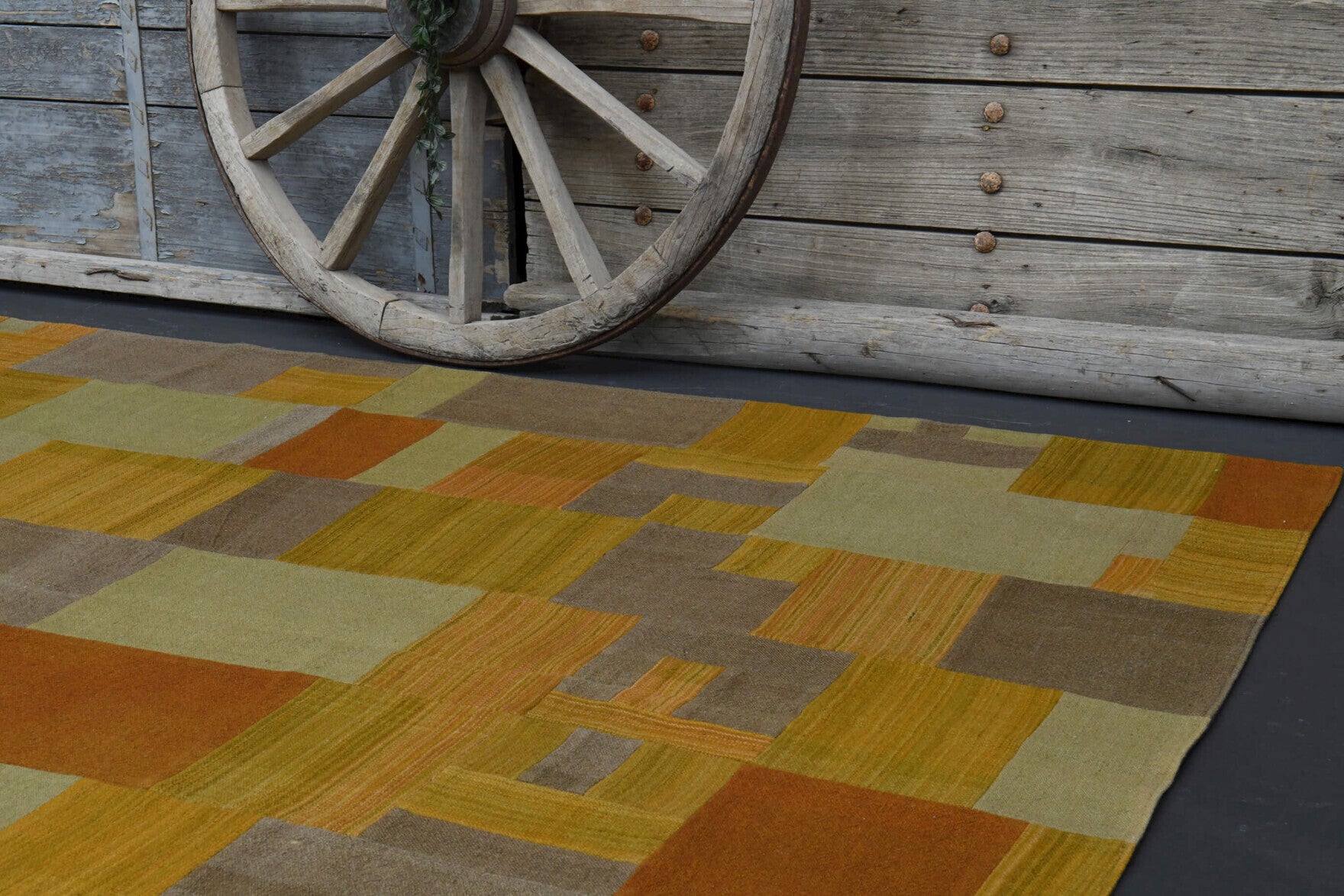 Authentic Anatolian vintage kilim rug (1960s) with oriental design – one-of-a-kind at Fame Rugs