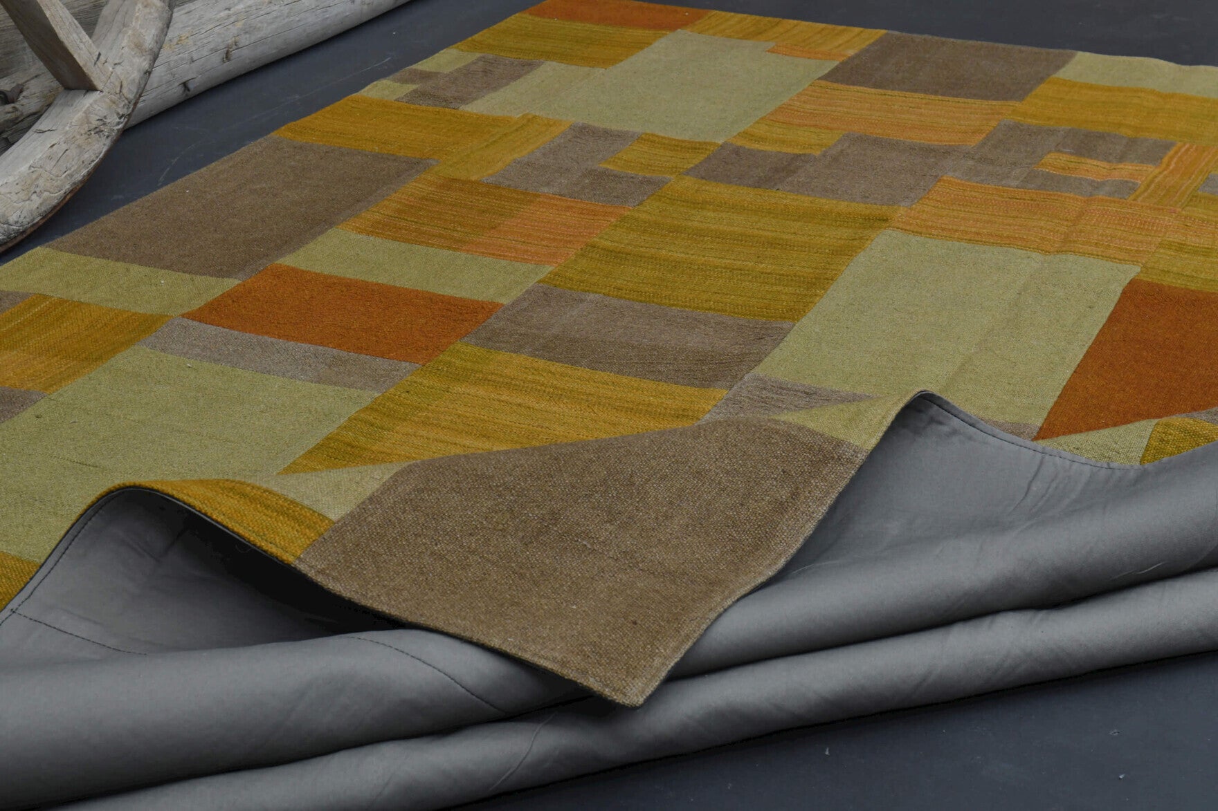 Hand-crafted Anatolian vintage kilim Aretechoria in wool, 1960s