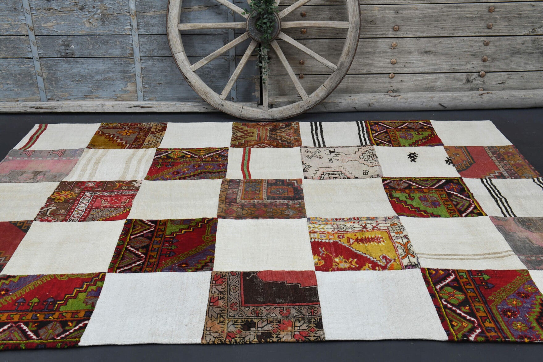 Ardicruh Summer Creation kilim: 1960s handwoven flatweave Anatolian kilim with oriental motifs