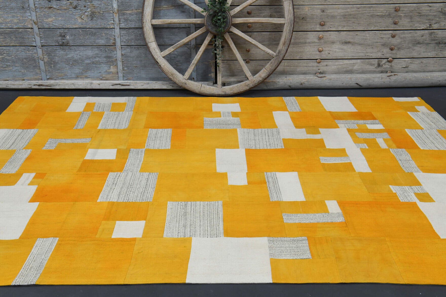 Ardicgonca Tetris kilim: 1960s handwoven flatweave Anatolian kilim with oriental motifs and fabric backing