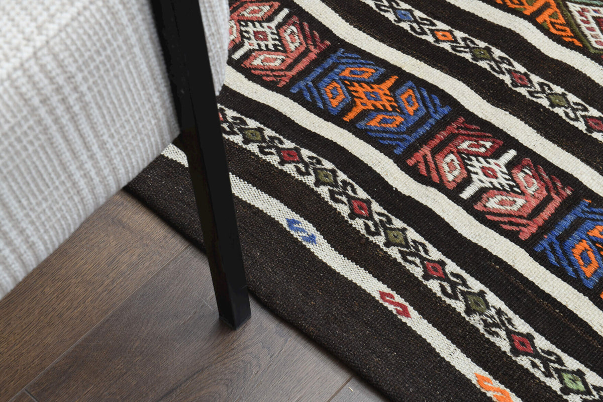 Authentic Anatolian vintage kilim rug (1960s) with oriental design – one-of-a-kind at Fame Rugs