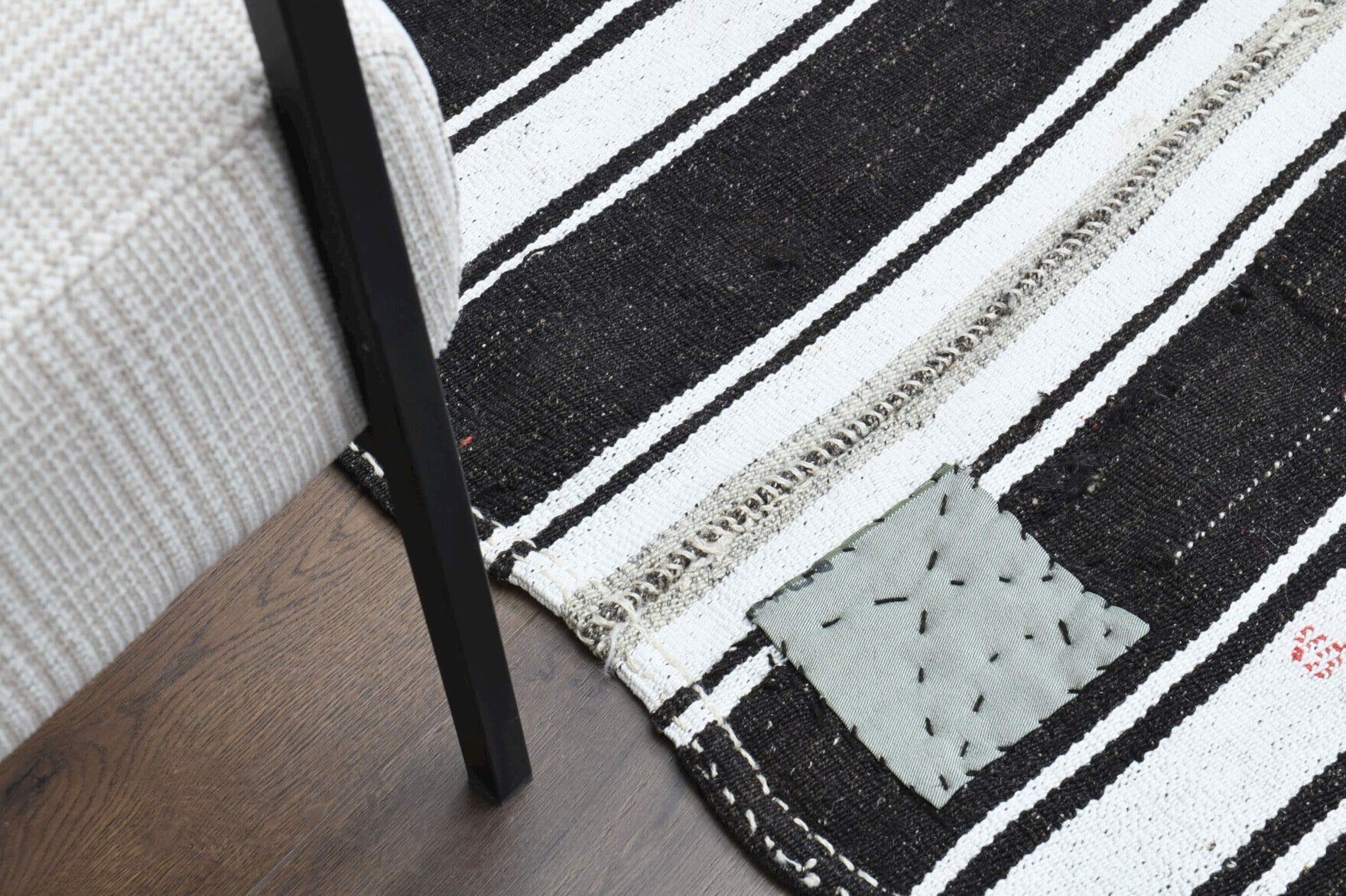 Anthophaessa kilim: 1960s handwoven flatweave Anatolian kilim with oriental motifs