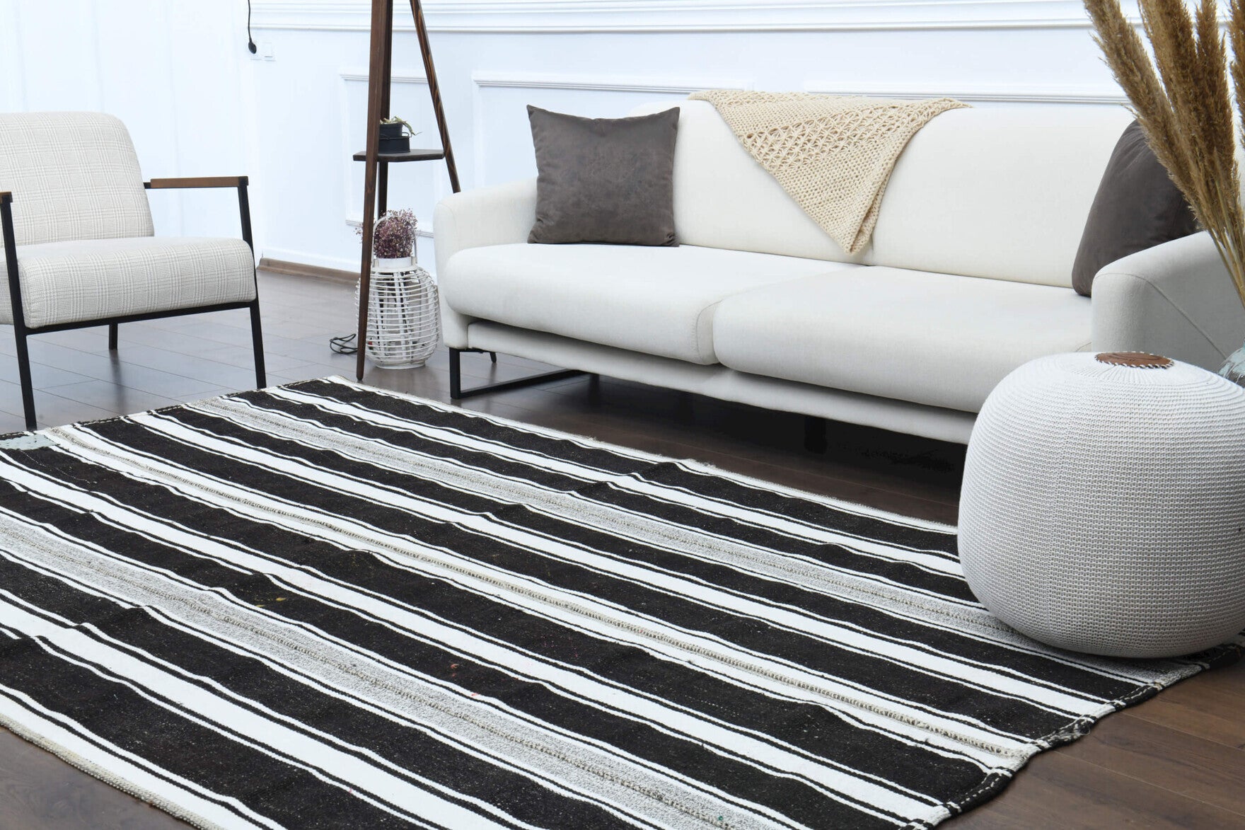 Handwoven flatweave wool kilim from Anatolia, Turkey – Organic Vintage Area Kilim Rug 6' x 9'9"