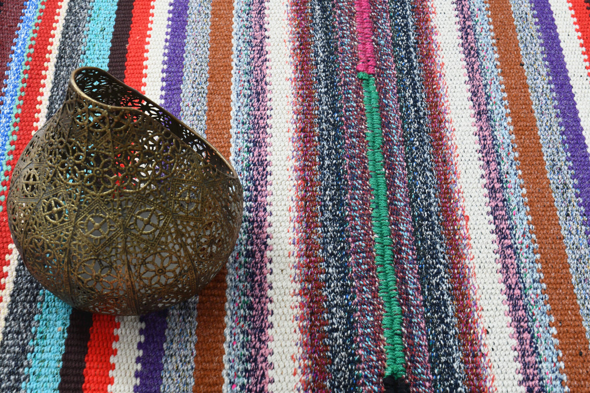 Handwoven flatweave wool kilim from Anatolia, Turkey – Handmade Vintage Area Kilim Rug 5'8" x 9'3"