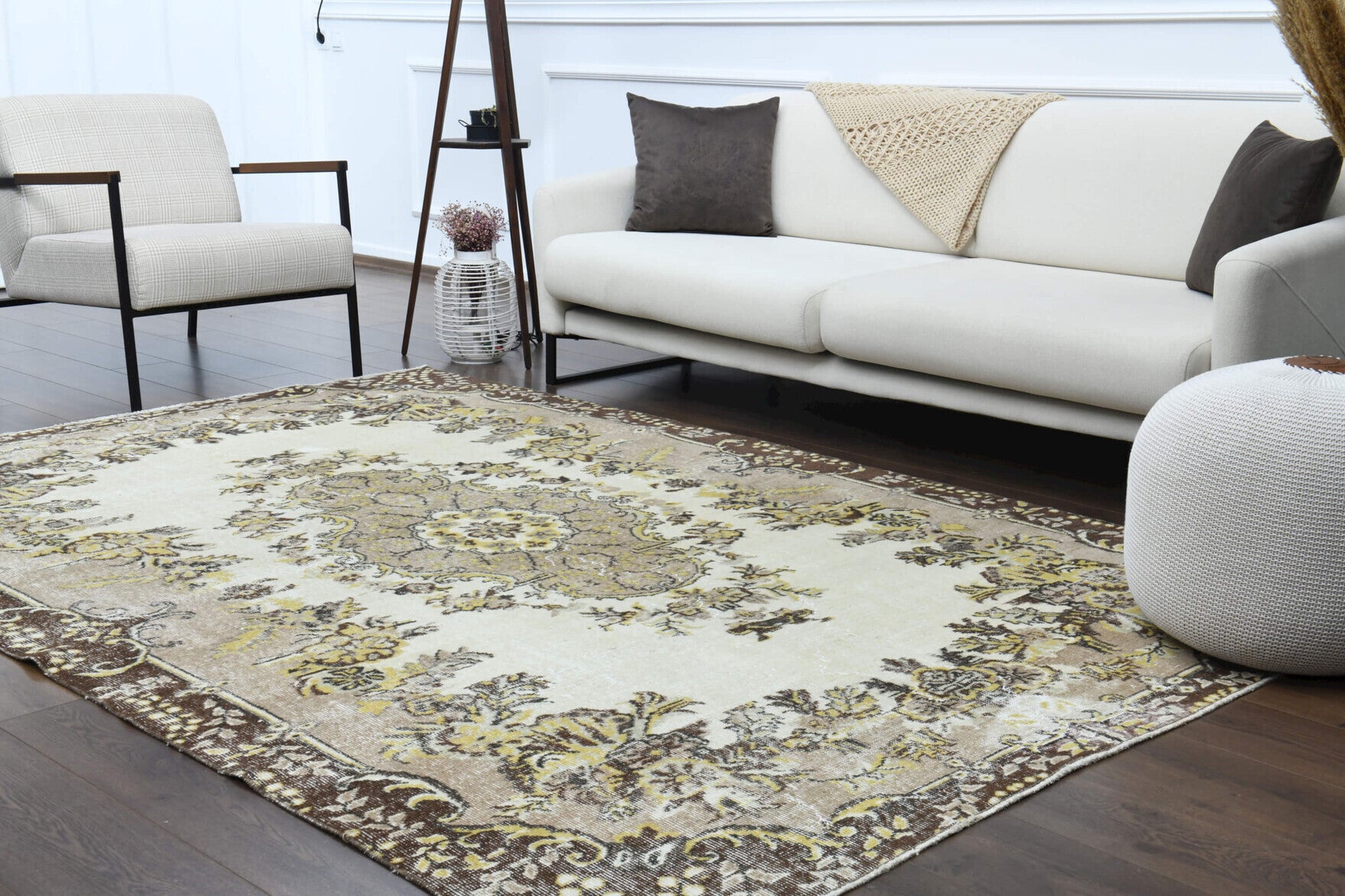 Authentic Anatolian vintage area rug (1970s) with oriental design – one-of-a-kind at Fame Rugs