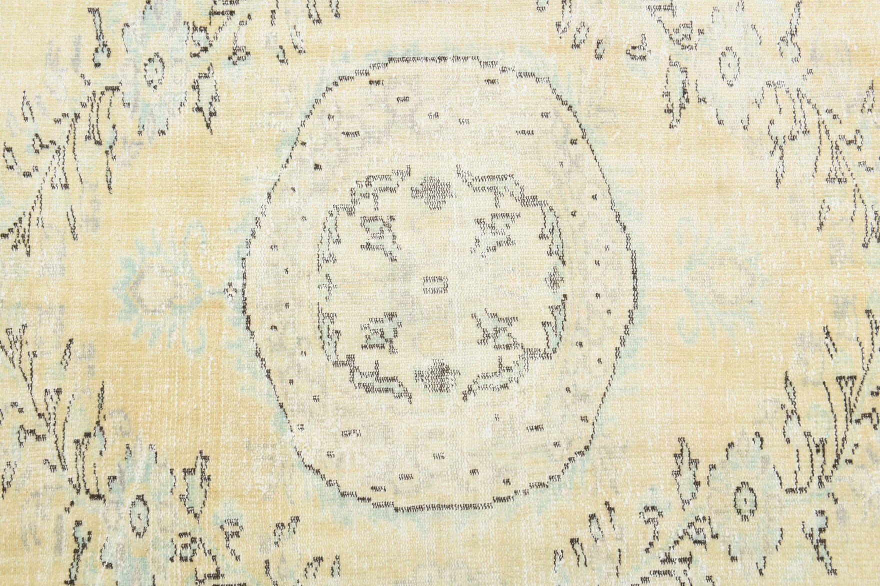 Yeliznihal rug: 1970s handmade Anatolian rug with medallion motifs and cotton backing