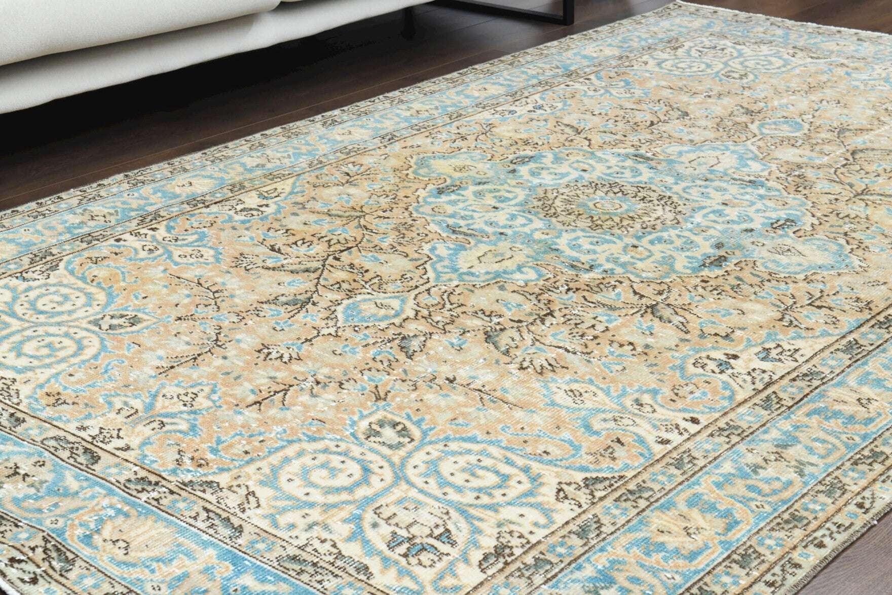 Handmade wool rug from the Persian region – Oriental Persian Vintage Area Rug 5'2" x 8'9"