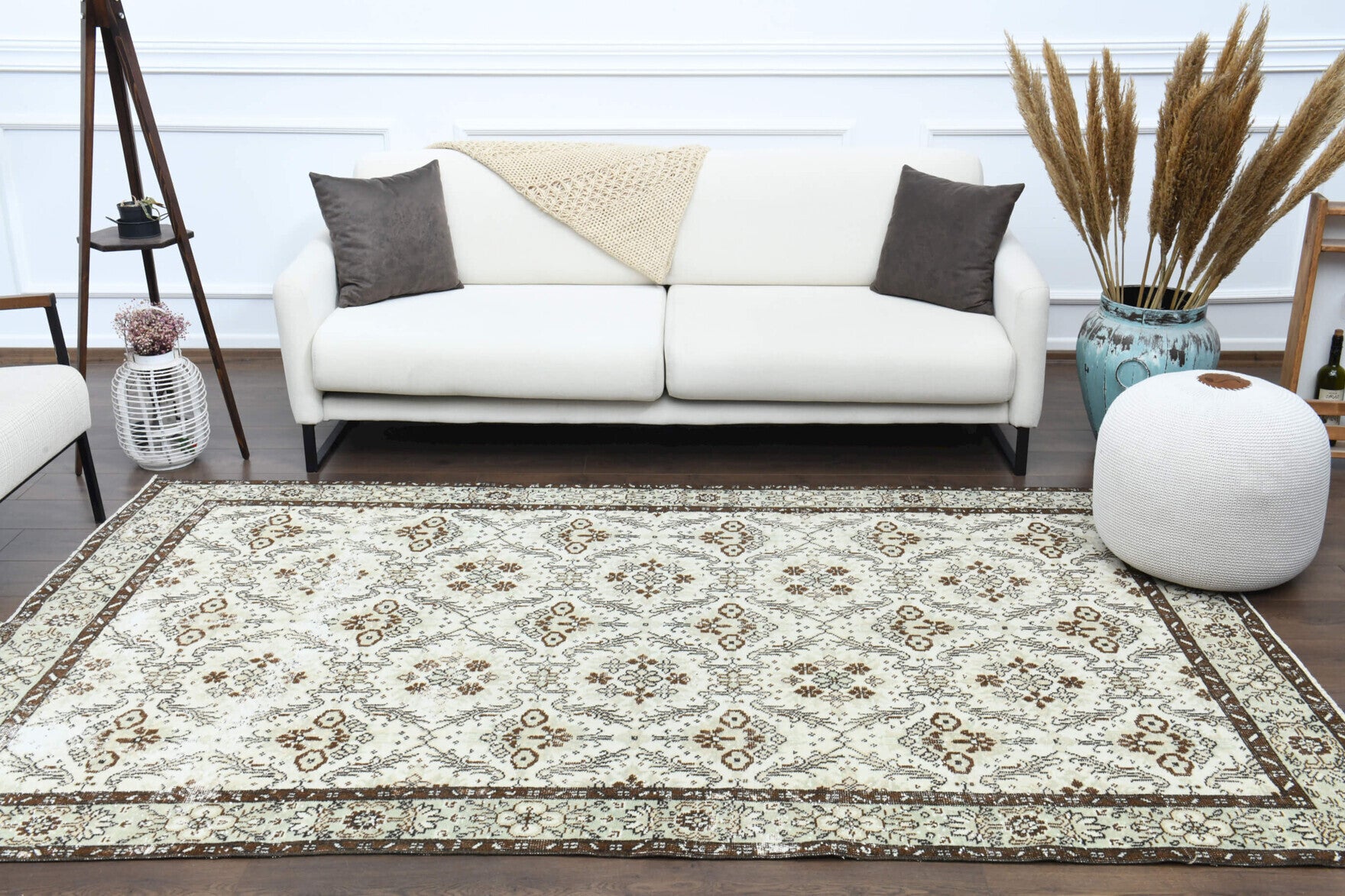 Authentic Anatolian vintage area rug (1970s) with floral design – one-of-a-kind at Fame Rugs