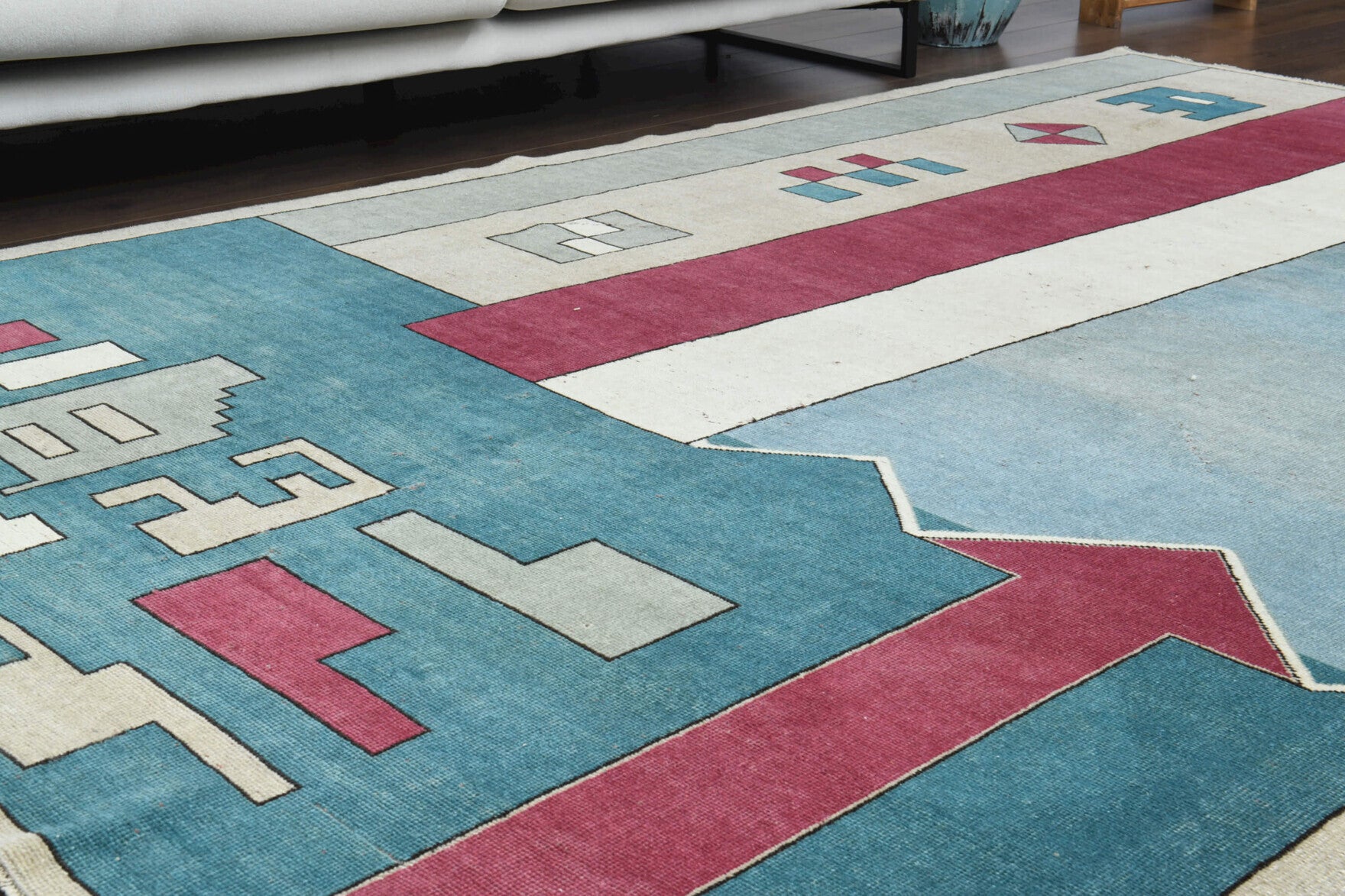 Authentic Anatolian vintage area rug (1970s) with tribal design – one-of-a-kind at Fame Rugs