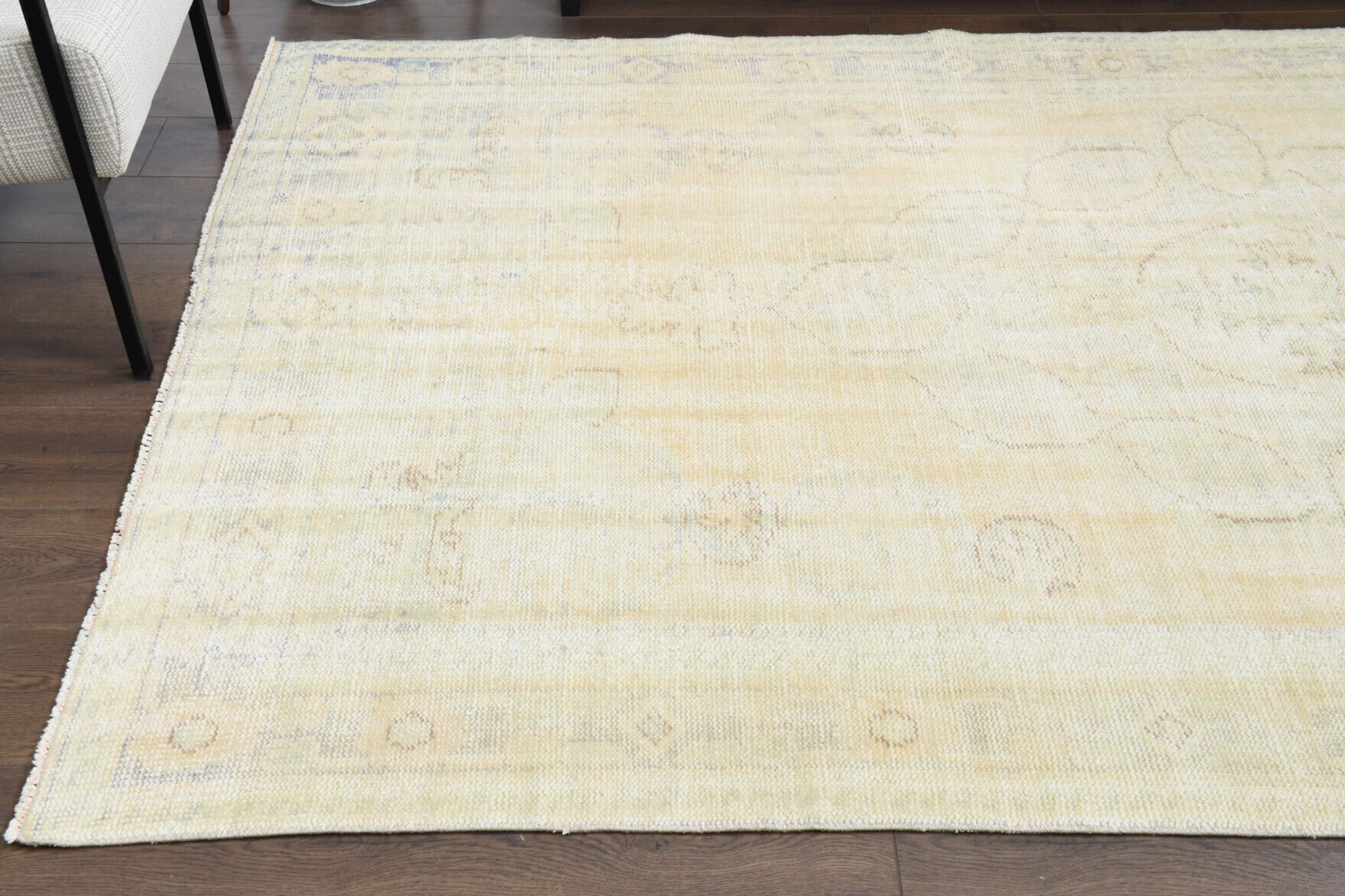 Munirenaz rug: 1940s handmade Anatolian rug with abstract motifs and cotton backing