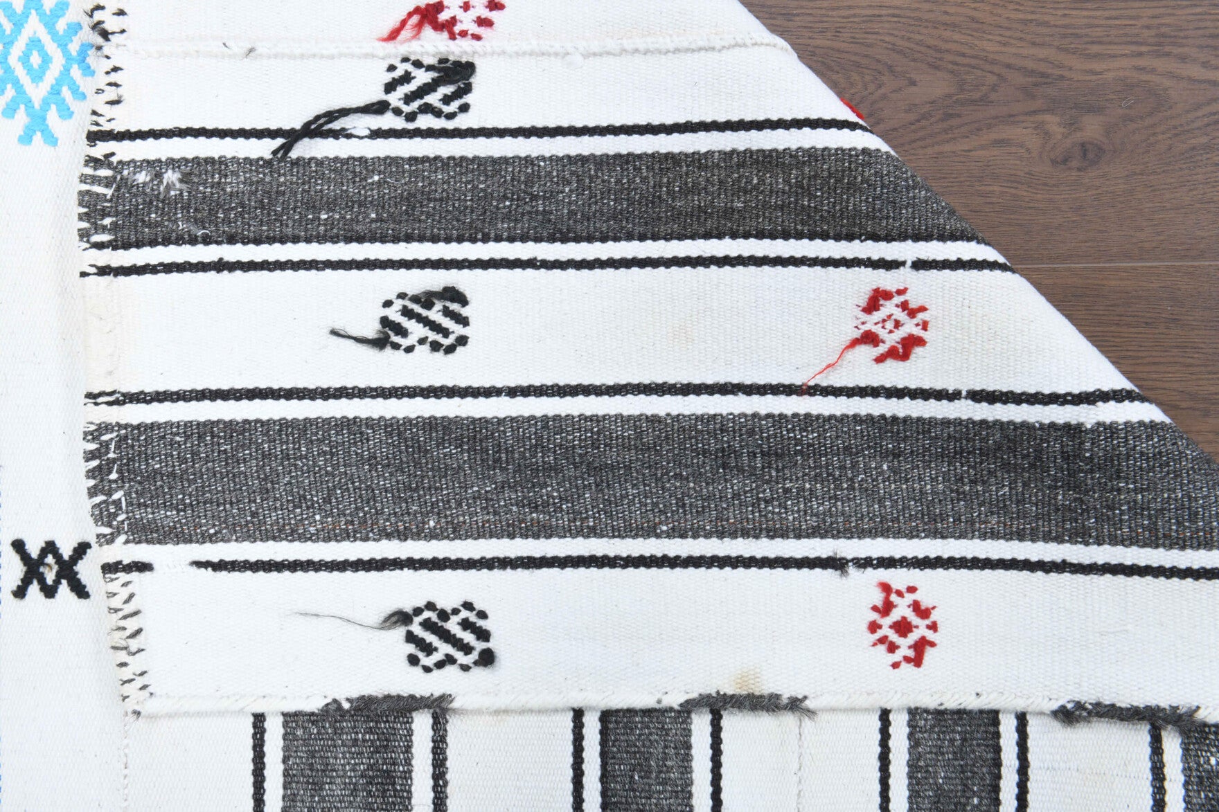 Aygulnur – vintage striped kilim for living room or bedroom, 4'10" x 6'8" (147x202 cm)