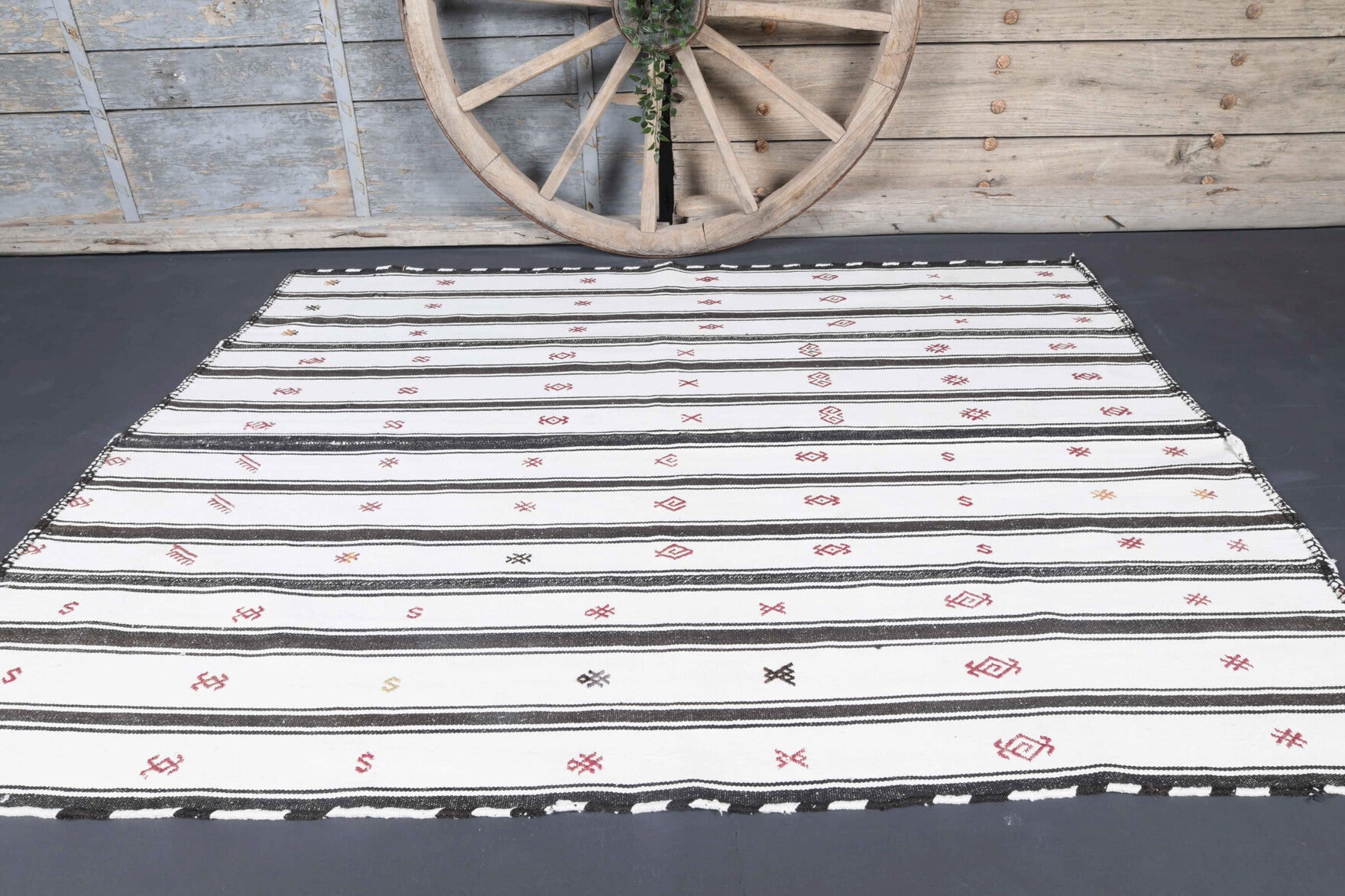 One-of-a-kind 1960s Anatolian vintage kilim rug in wool, 5'1" x 6'7"