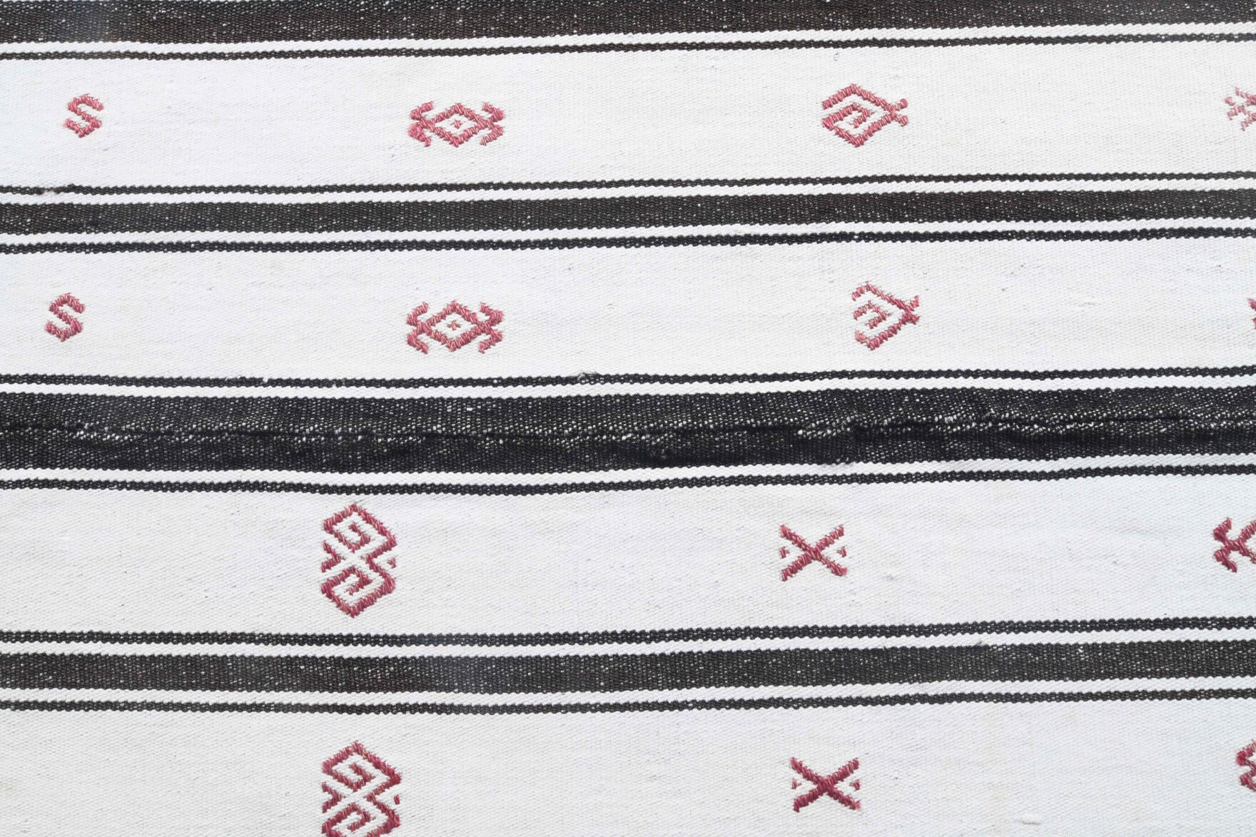 Authentic Anatolian vintage kilim rug (1960s) with striped design – one-of-a-kind at Fame Rugs