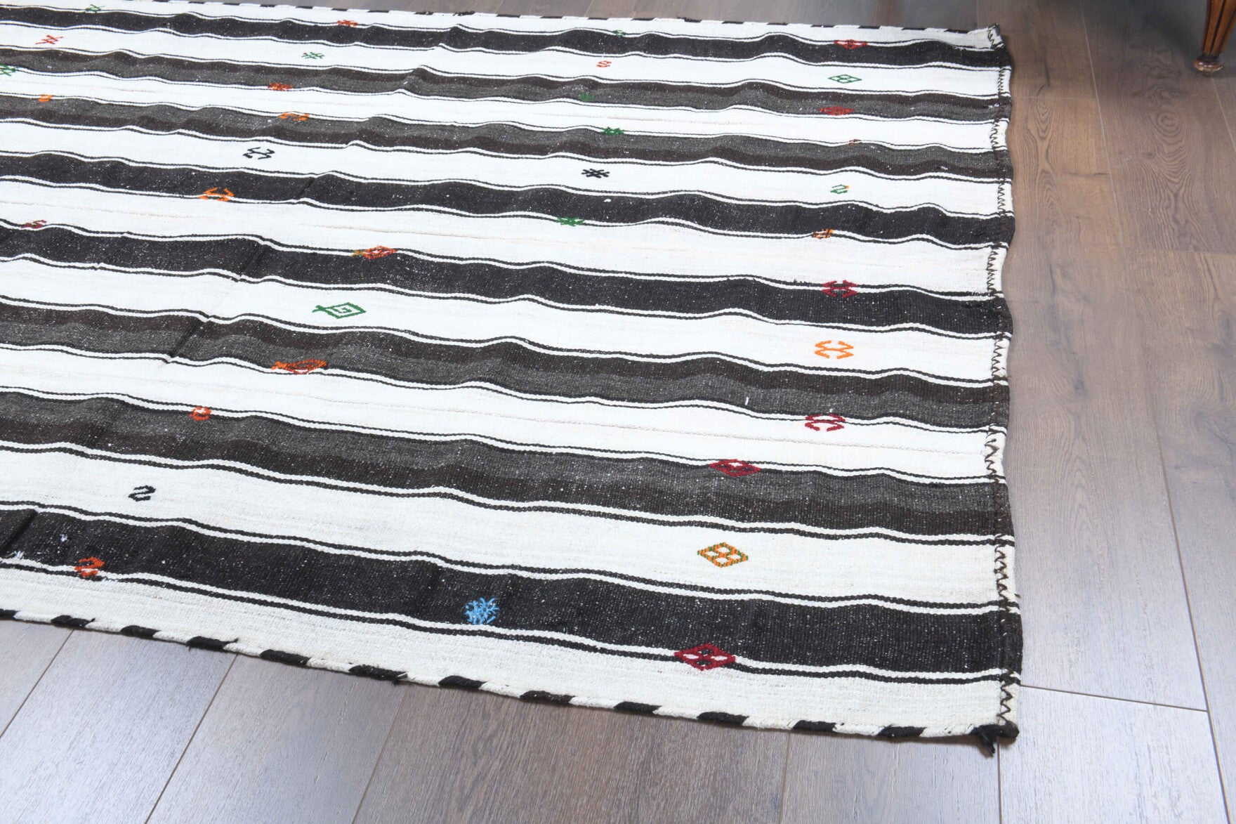 Asunil kilim: 1960s handwoven flatweave Anatolian kilim with striped motifs