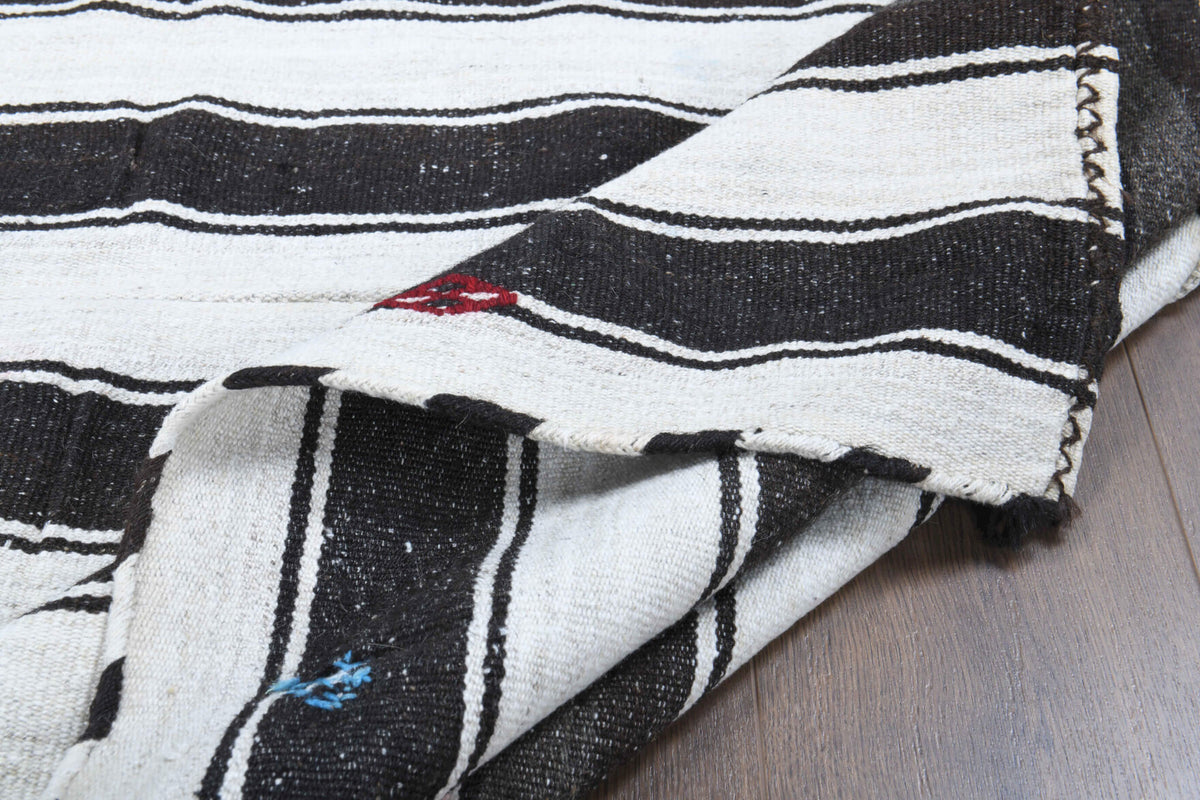 Hand-crafted Anatolian vintage kilim Asunil in wool, 1960s