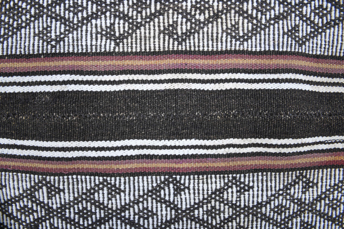 Handwoven flatweave wool kilim from Anatolia, Turkey – Handmade Vintage Kilim Rug 5'9" x 6'11"