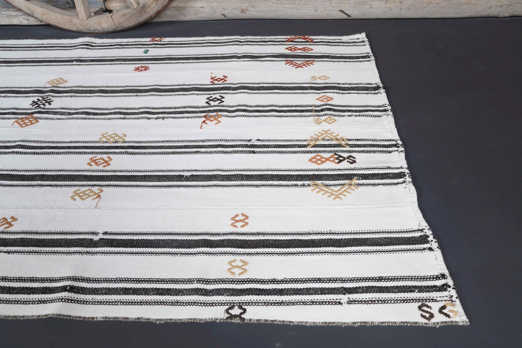 Amisos kilim: 1960s handwoven flatweave Anatolian kilim with striped motifs