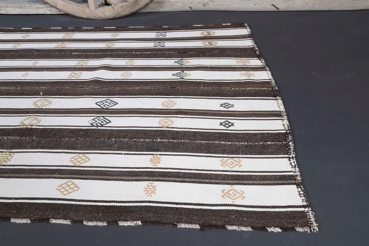 One-of-a-kind 1960s Anatolian vintage kilim rug in wool, 4'2" x 6'7"