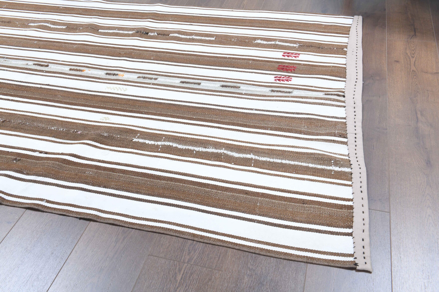 Altingonca kilim: 1960s handwoven flatweave Anatolian kilim with striped motifs