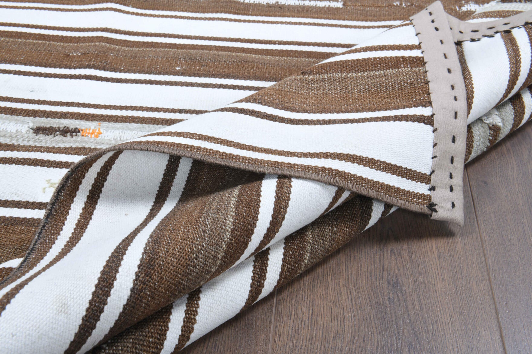 Hand-crafted Anatolian vintage kilim Altingonca in wool, 1960s