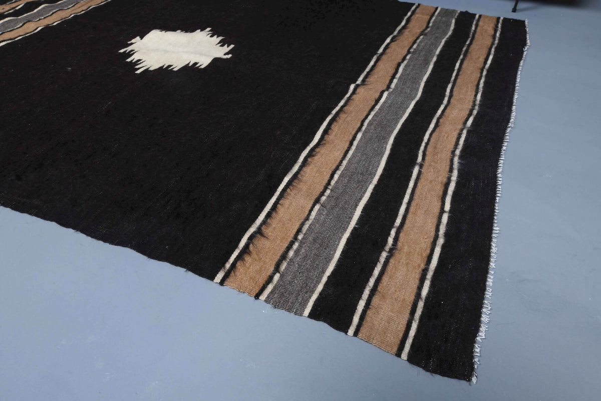 137x190 cm vintage Anatolian kilim rug – Zumrutperver, flatweave, wool