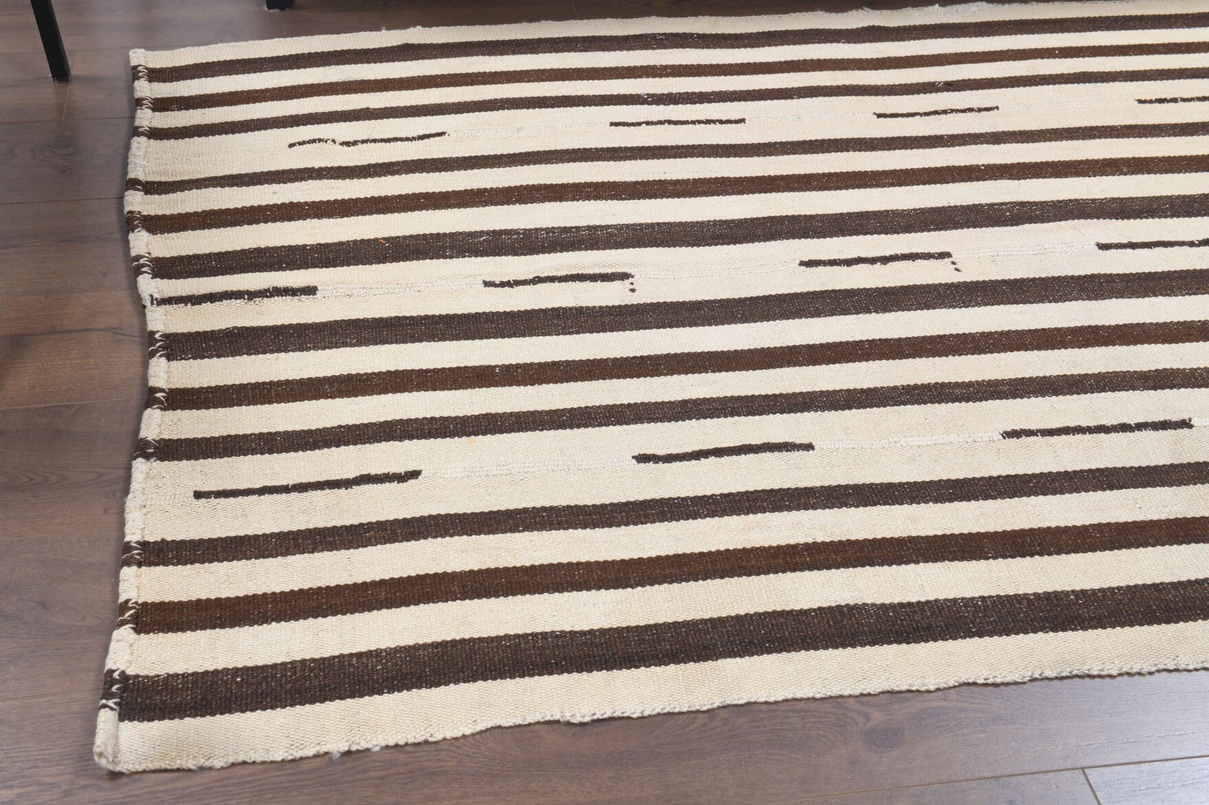 Vuslathayat – vintage striped kilim for living room or bedroom, 4' x 6'8" (122x202 cm)