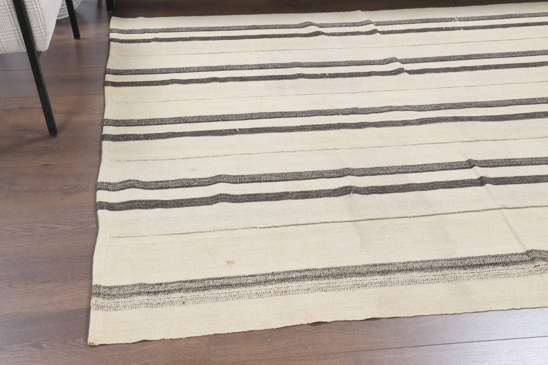 Vefabahar kilim: 1960s handwoven flatweave Anatolian kilim with striped motifs