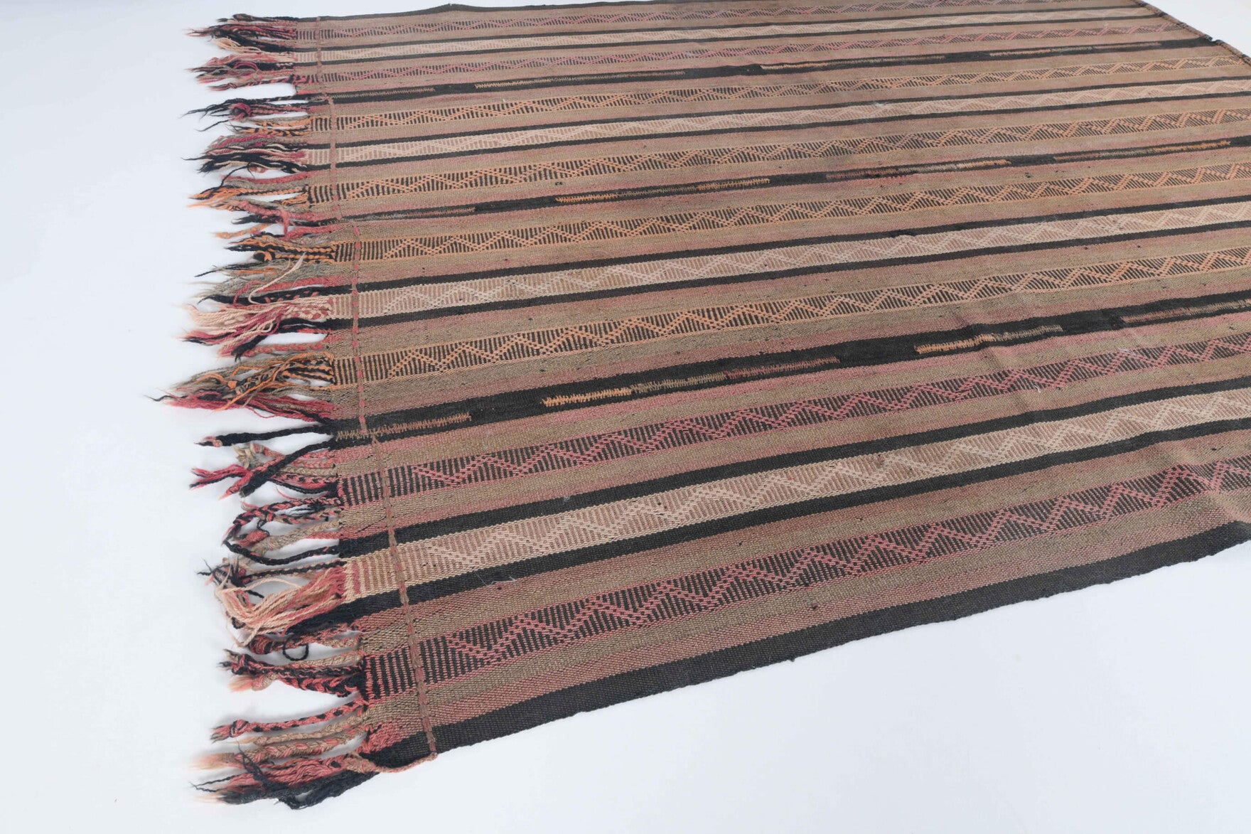 One-of-a-kind 1960s Anatolian vintage kilim rug in wool, 5'2" x 6'3"