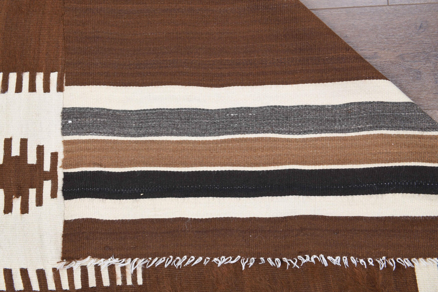 Theomira – vintage solid kilim for living room or bedroom, 4'7" x 5'11" (140x180 cm)