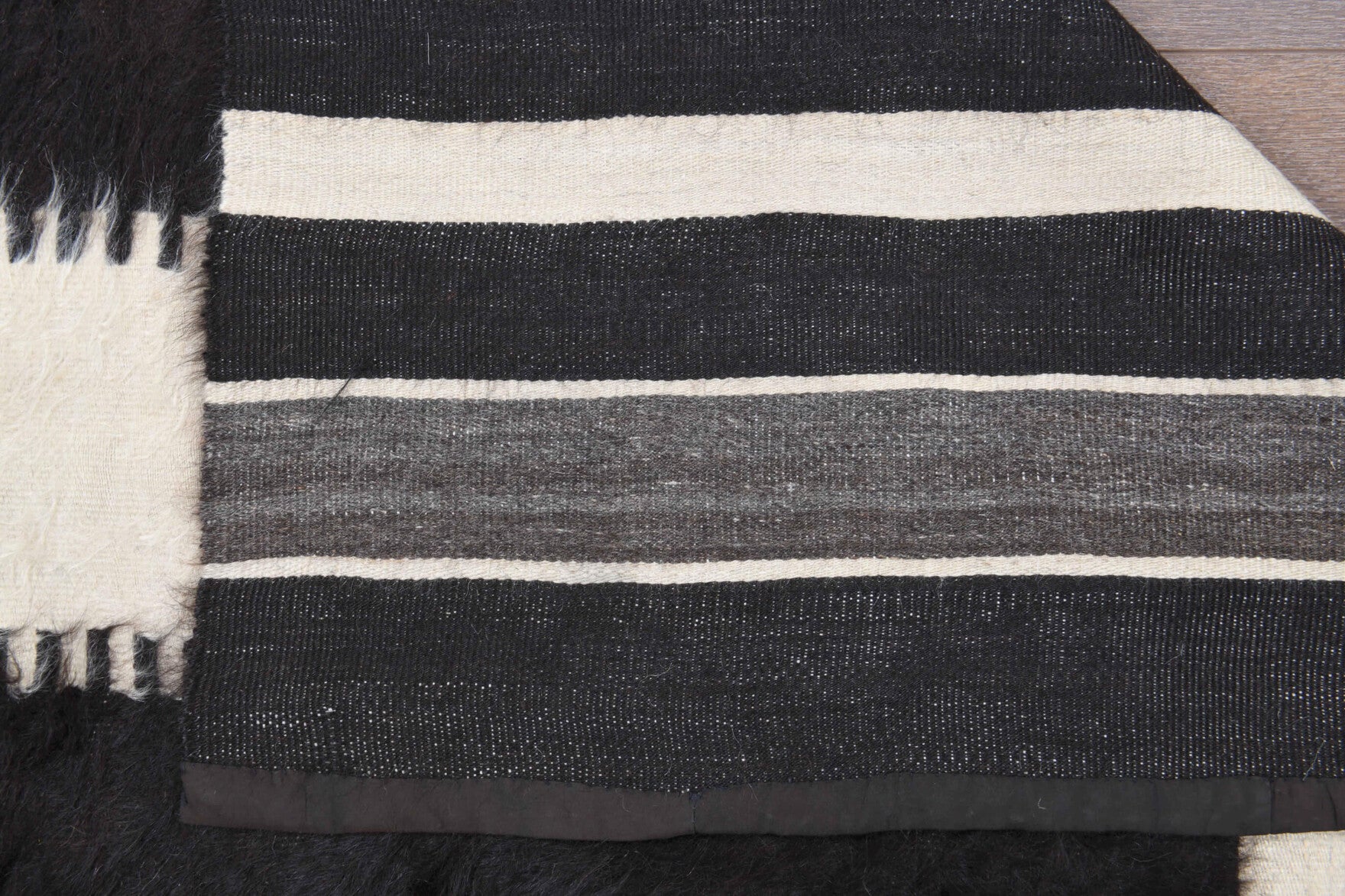 Thalothaleia – vintage solid kilim for living room or bedroom, 4'1" x 5'7" (124x170 cm)